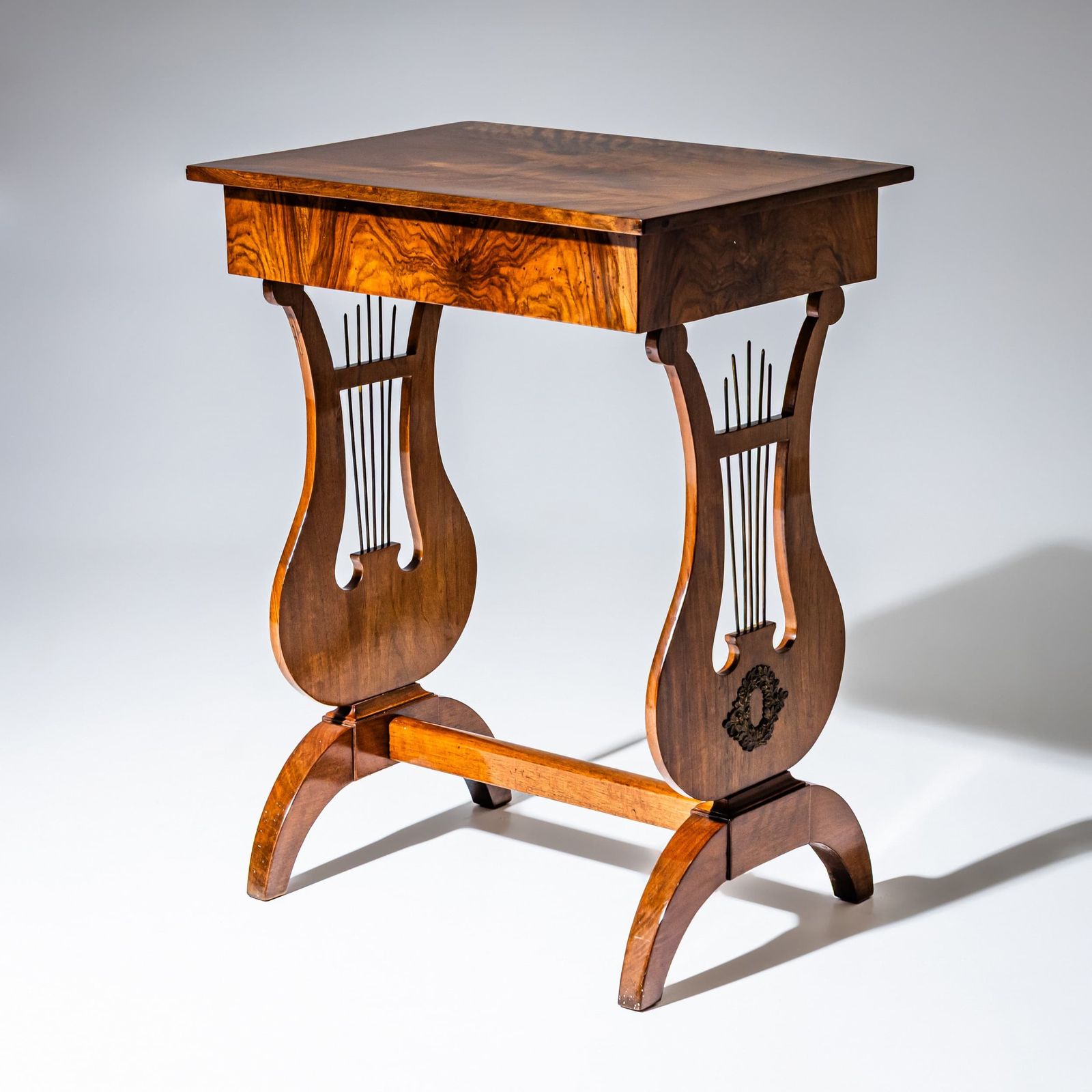 Biedermeier lierzwerknaaitafel, ca. 1830 photo vinterior
