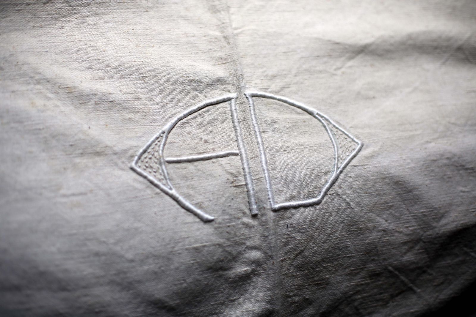 photo vinterior Large Antique French Bed Sheet White Linen Metis Monogrammed Homespun Hand Embroidered Loomed Fabric Ad Double