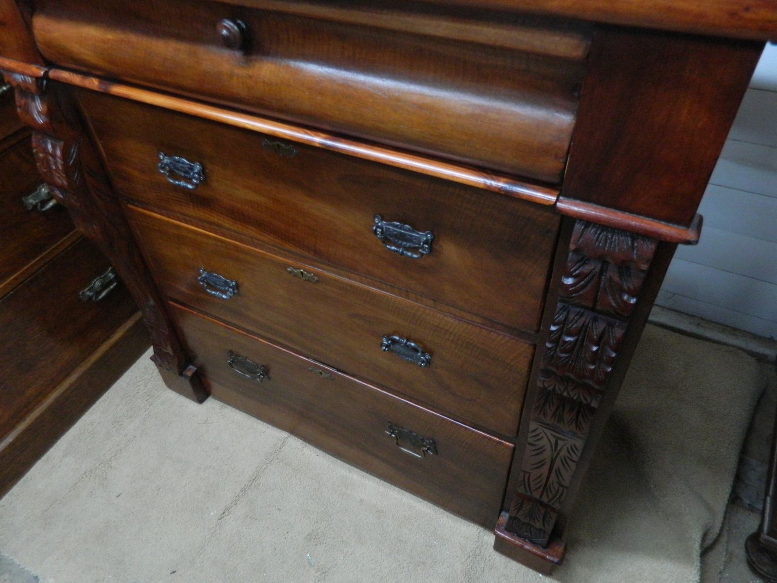 360.0 Mahogany Veneer Scotch Chest Of Drawers photo