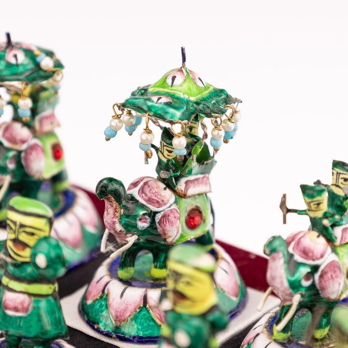 photo vinterior 20thc Indian Silver & Enamel Chess Set With Silk & Velvet Board, Jaipur C.1950