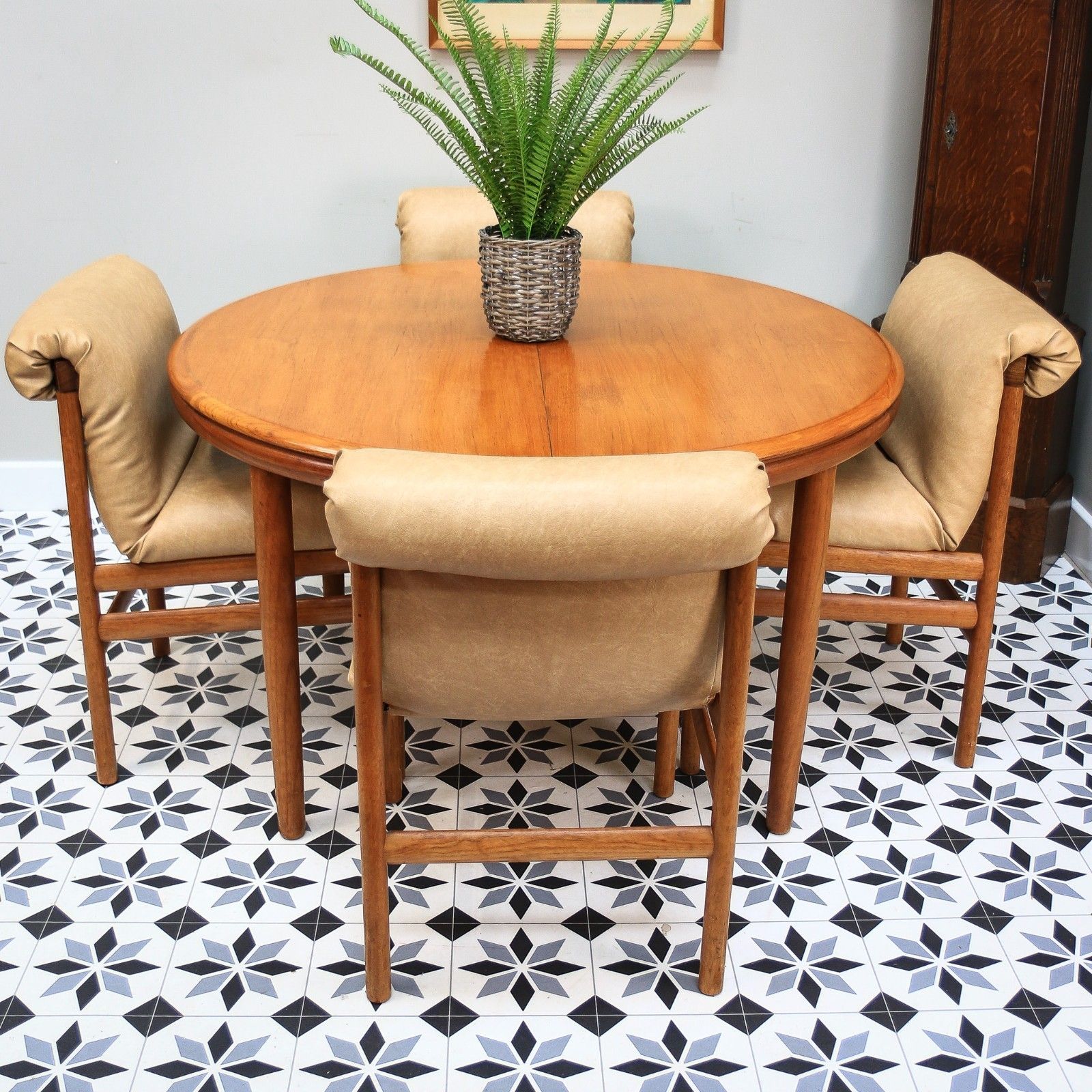 White And Newton Teak Dining Table And Four Chairs 1960s photo 995.0