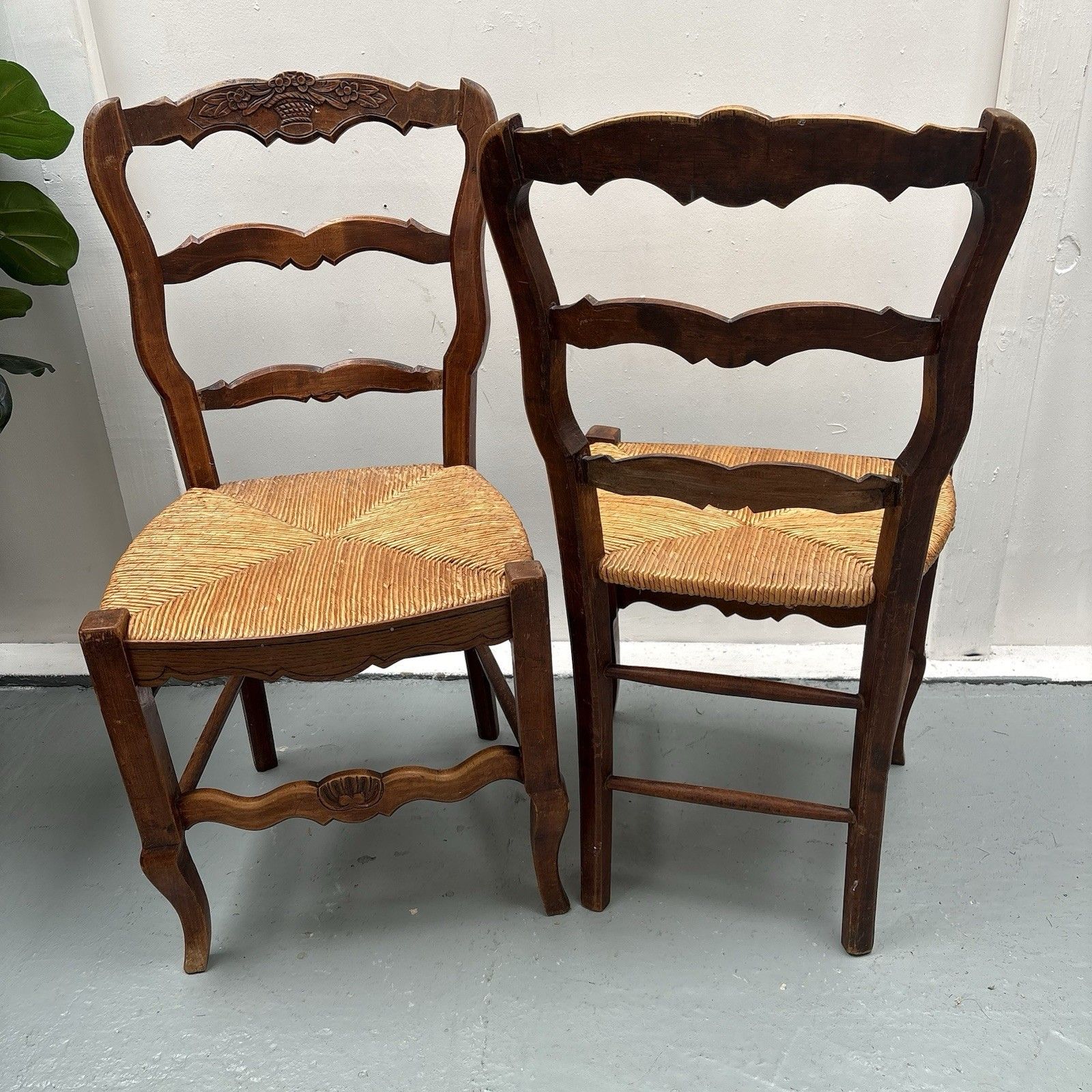 photo furniture 2 Vintage French Country ´Van Gogh” Ladderback Rush Seat Dining Chairs