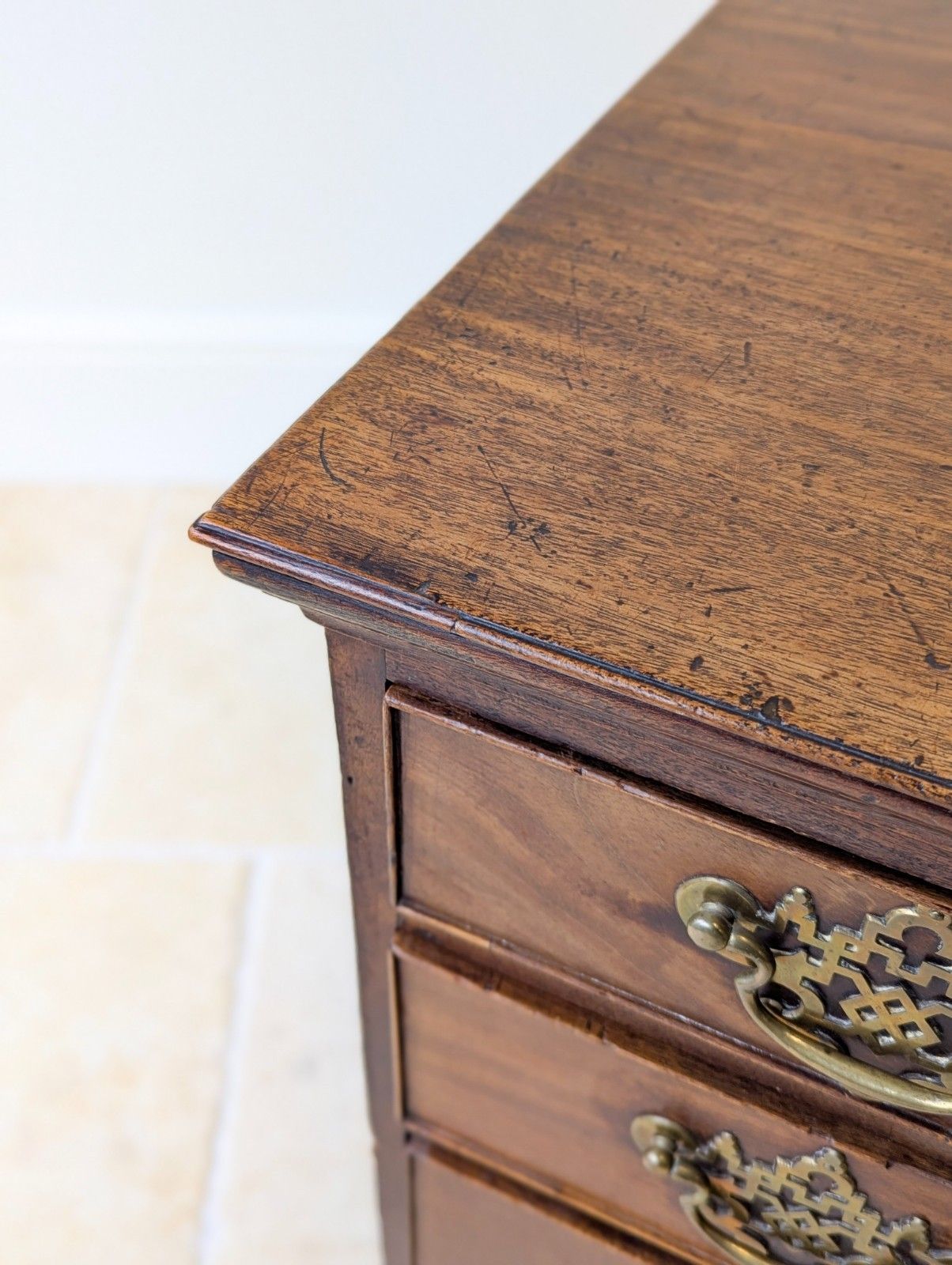 photo vinterior Antique George II Mahogany Chippendale Period Chest Of Drawers C.1750
