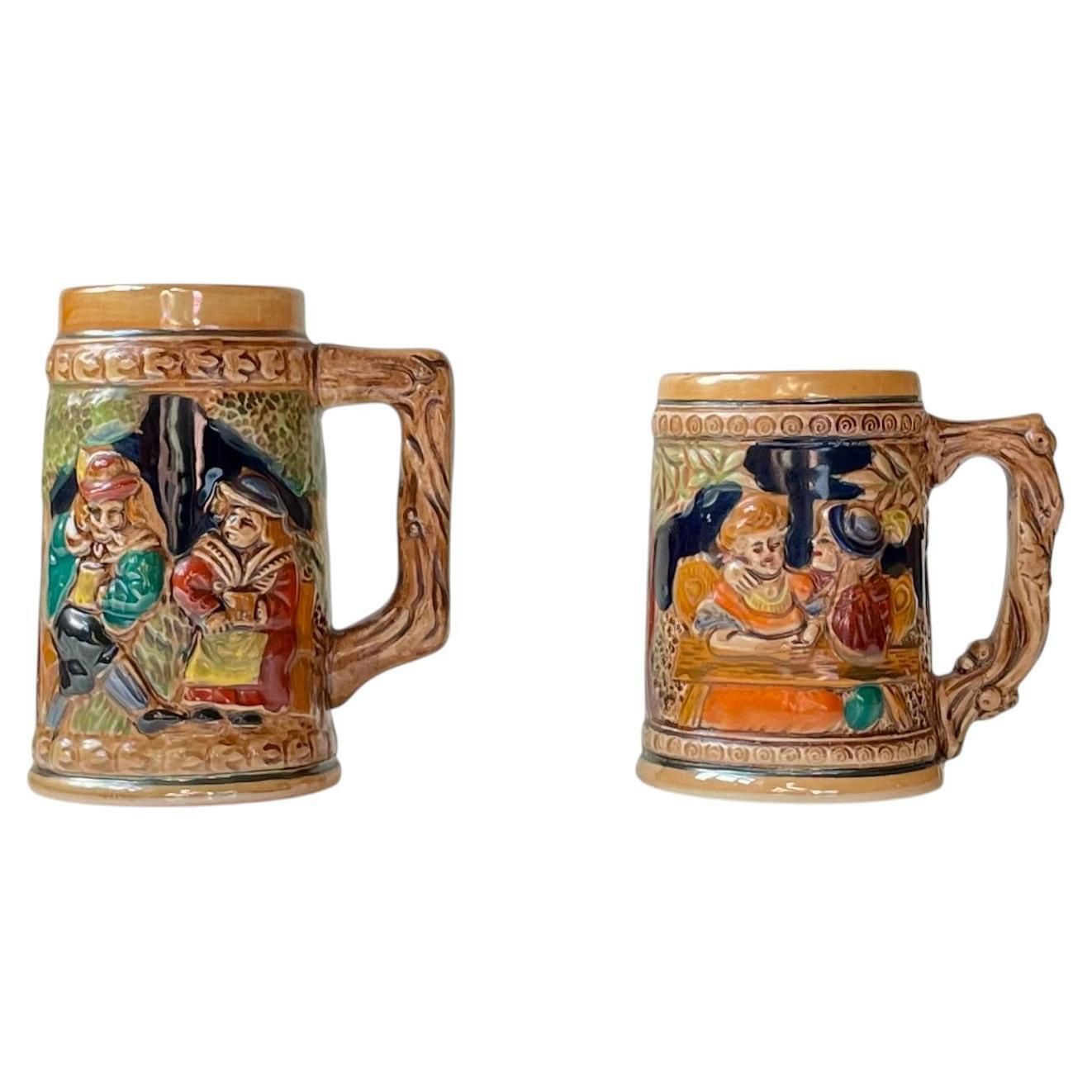 Middeleeuwse Duitse biersteins | Bierpullen in geglazuurd steengoed, set van 2