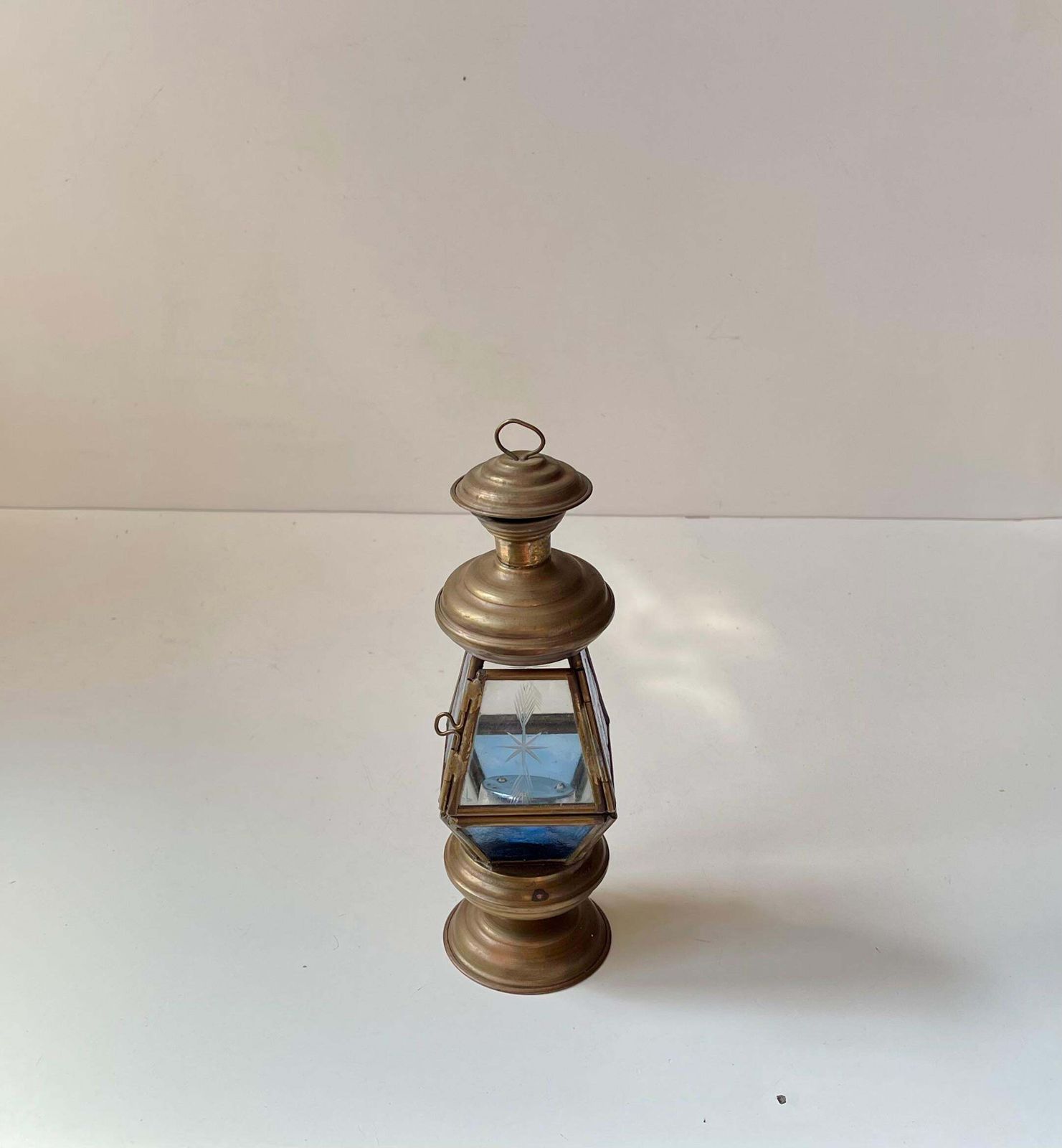 Art Deco Lantaarn in Messing, Gegraveerd en Gekleurd Glas, jaren 1930 photo for sale