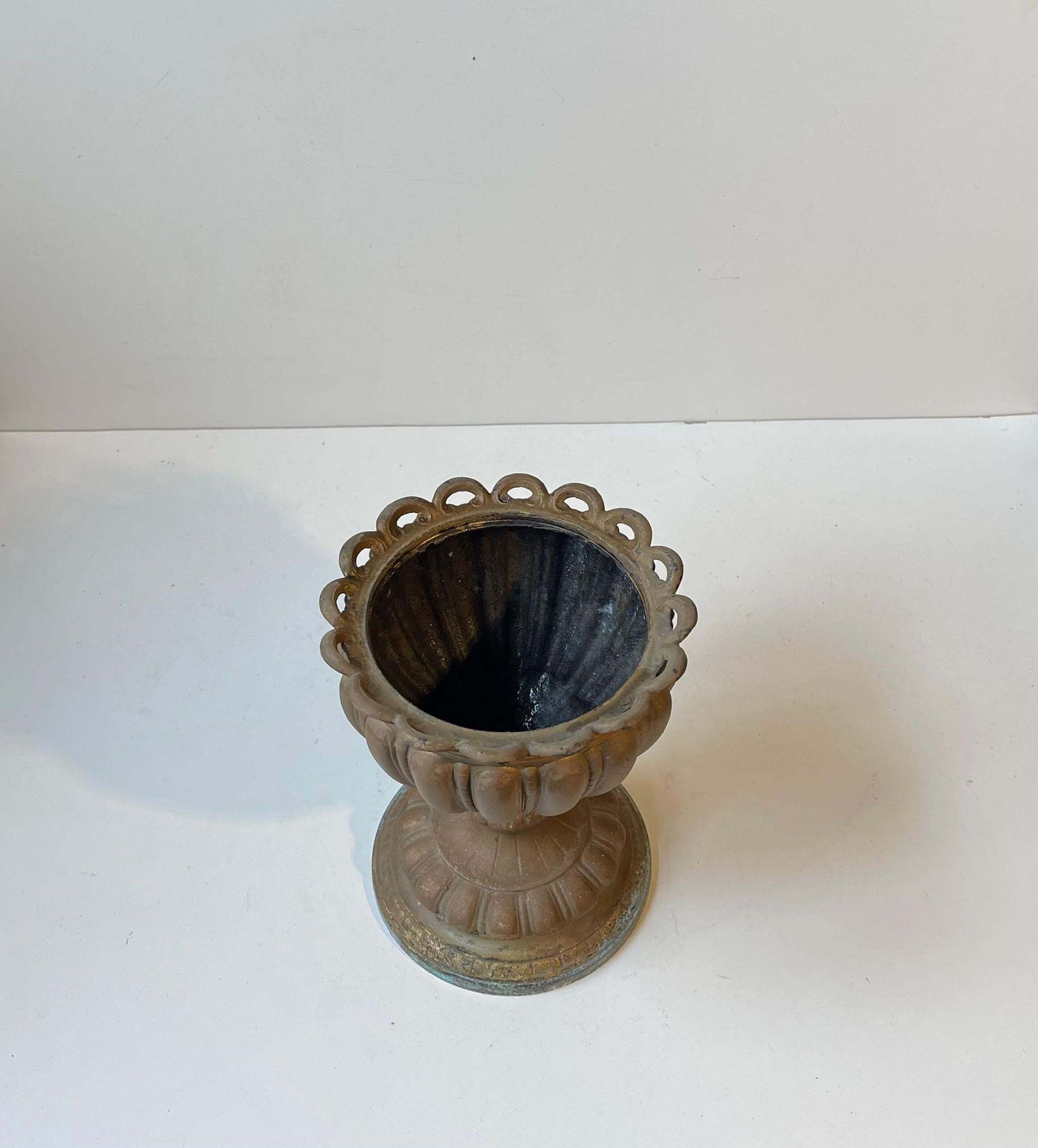 Small Antique Italian Garden Urn Or Jardiniere In Bronze photo 333.0