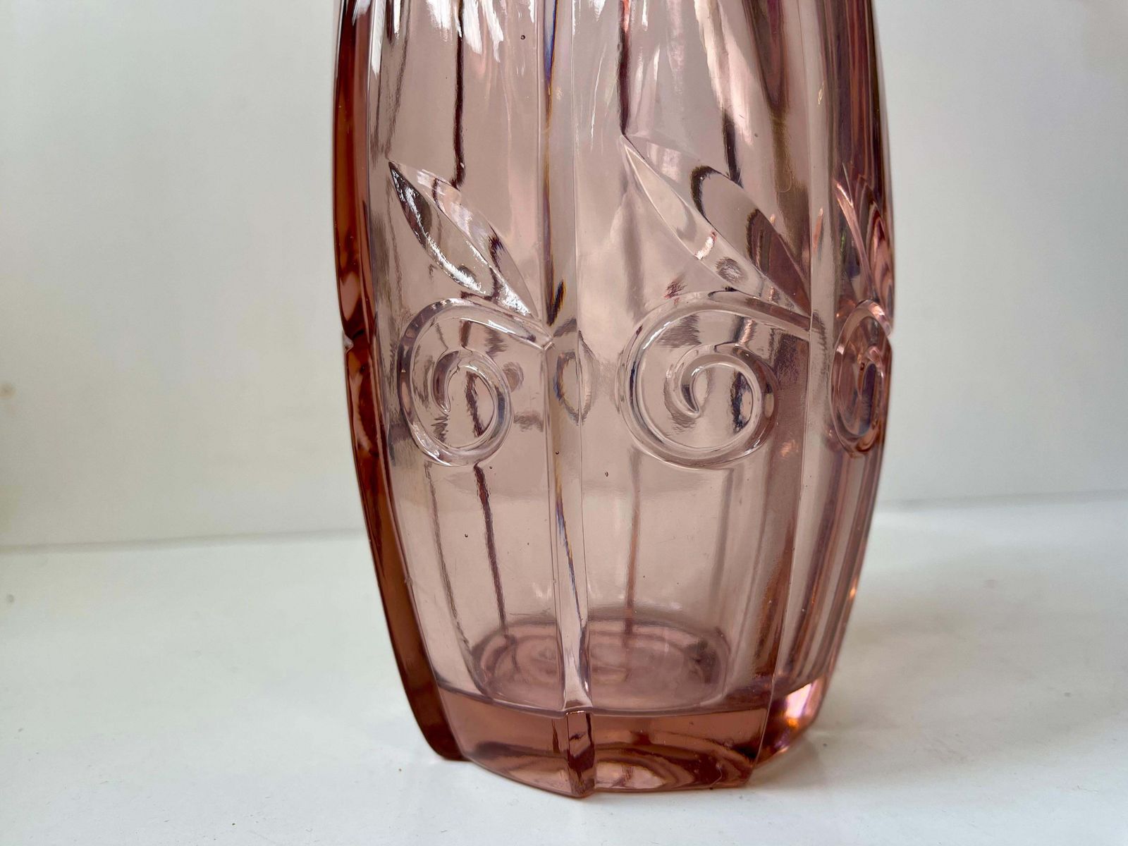 Boheemse art deco vaas in roze Rosaline glas, jaren 1930 photo 249.0