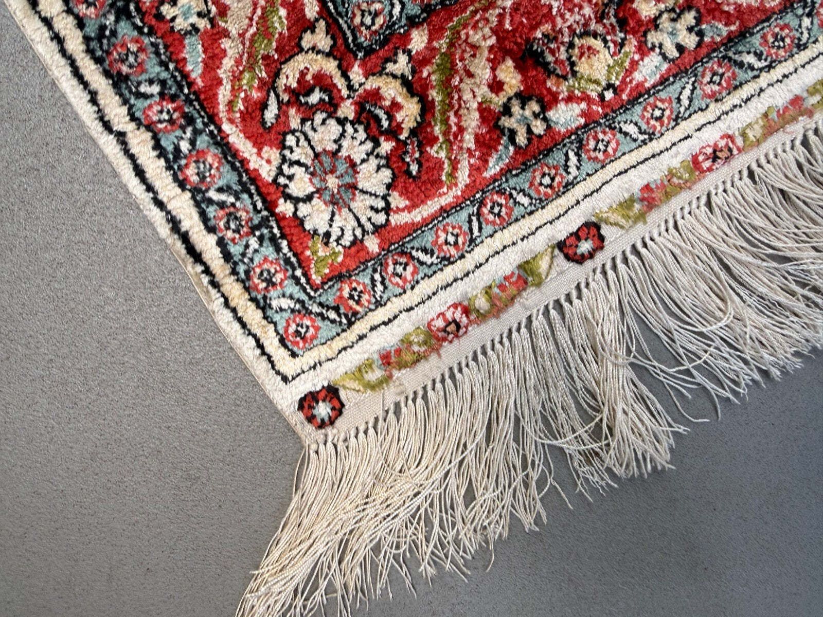Vintage Hereke Silk Hunting Rug 63x95cm Hand Knotted Signed photo Textiles