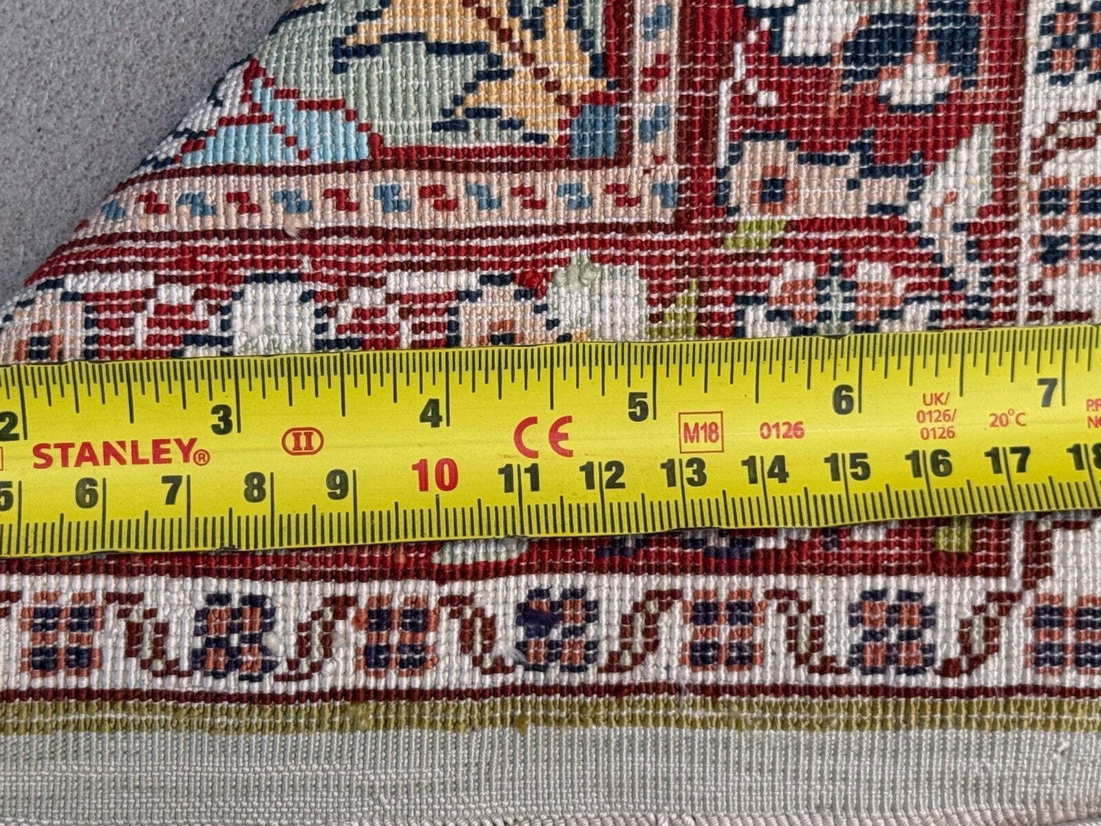 photo for sale Fine Turkish Hereke Silk Rug 37x55 Cm Vintage Ivory Floral Medallion 2540
