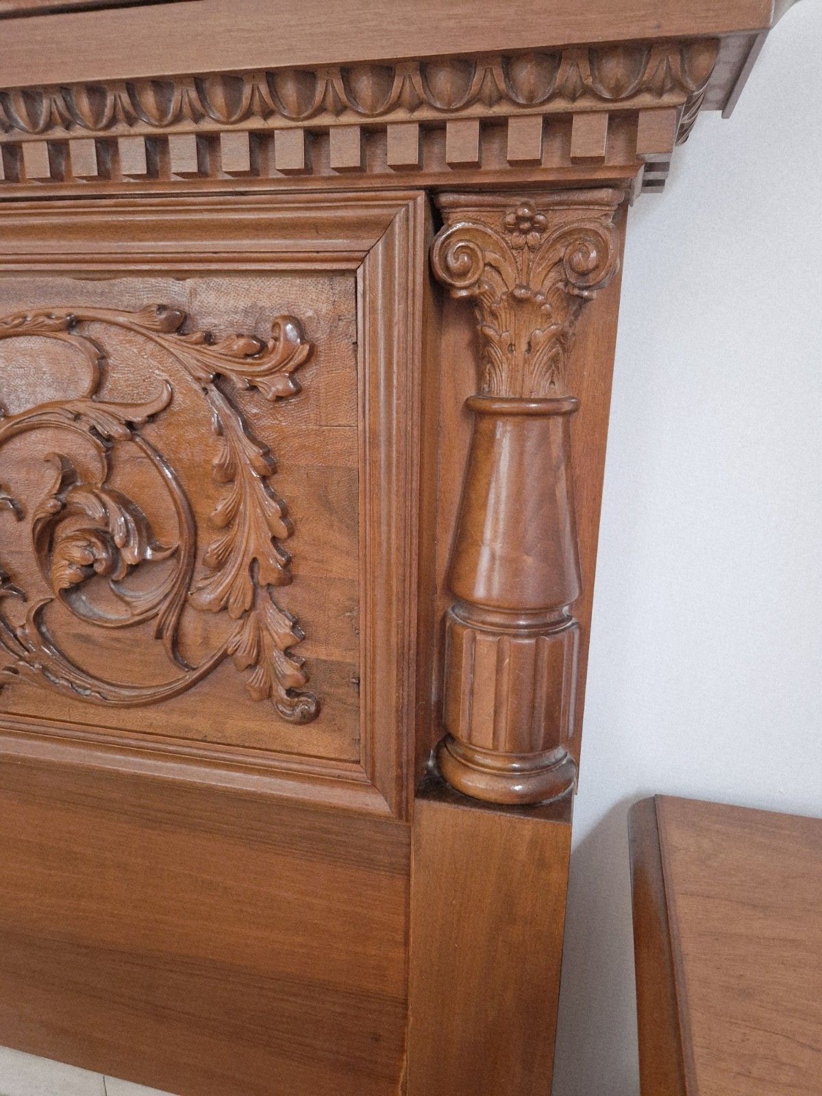 1700.0 Antique Renaissance King Size Bed And Pair Of Nightstands Carved Wood Angels photo