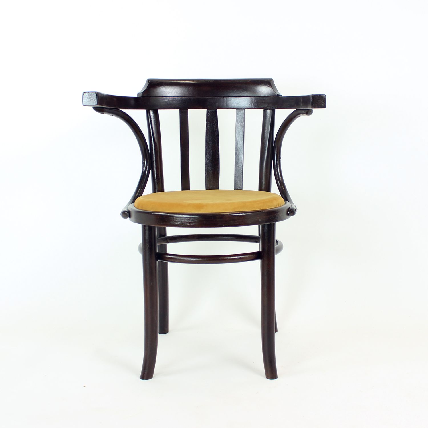 Michael Thonet No. 24 Bentwood Fauteuil door Ton, Tsjecho-Slowakije, ca. jaren 1950 photo for sale