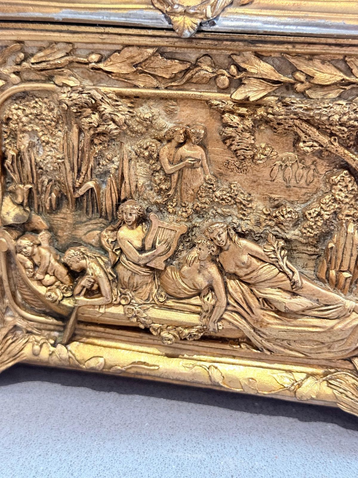 Woonaccessoires Gesneden antieke doos, Frans verguld bronzen juwelenkistje - Gedateerd 17 & 20 Août 1872 photo