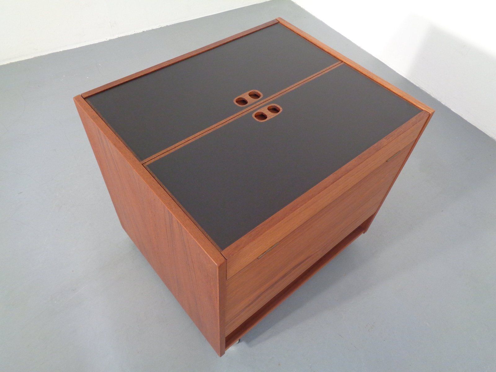 1252.0 Rollable Teak Bar From Randers Møbelfabrik, Denmark, 1960s photo
