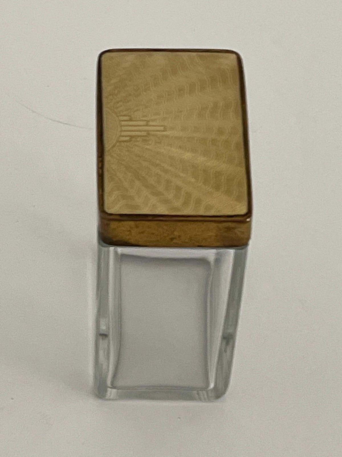 Art Deco glazen toiletpotje met goudkleurig guilloche emaille deksel, ca. jaren 1920 photo vinterior