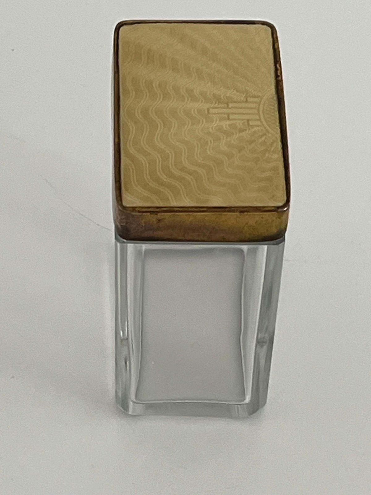 194.0 Art Deco glazen toiletpotje met goudkleurig guilloche emaille deksel, ca. jaren 1920 photo