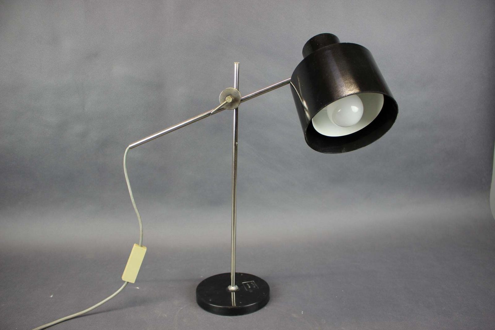 Mid-Century verstelbare chroom en bakeliet bureaulamp, Tsjecho-Slowakije, ca. jaren 1950 photo Verlichting