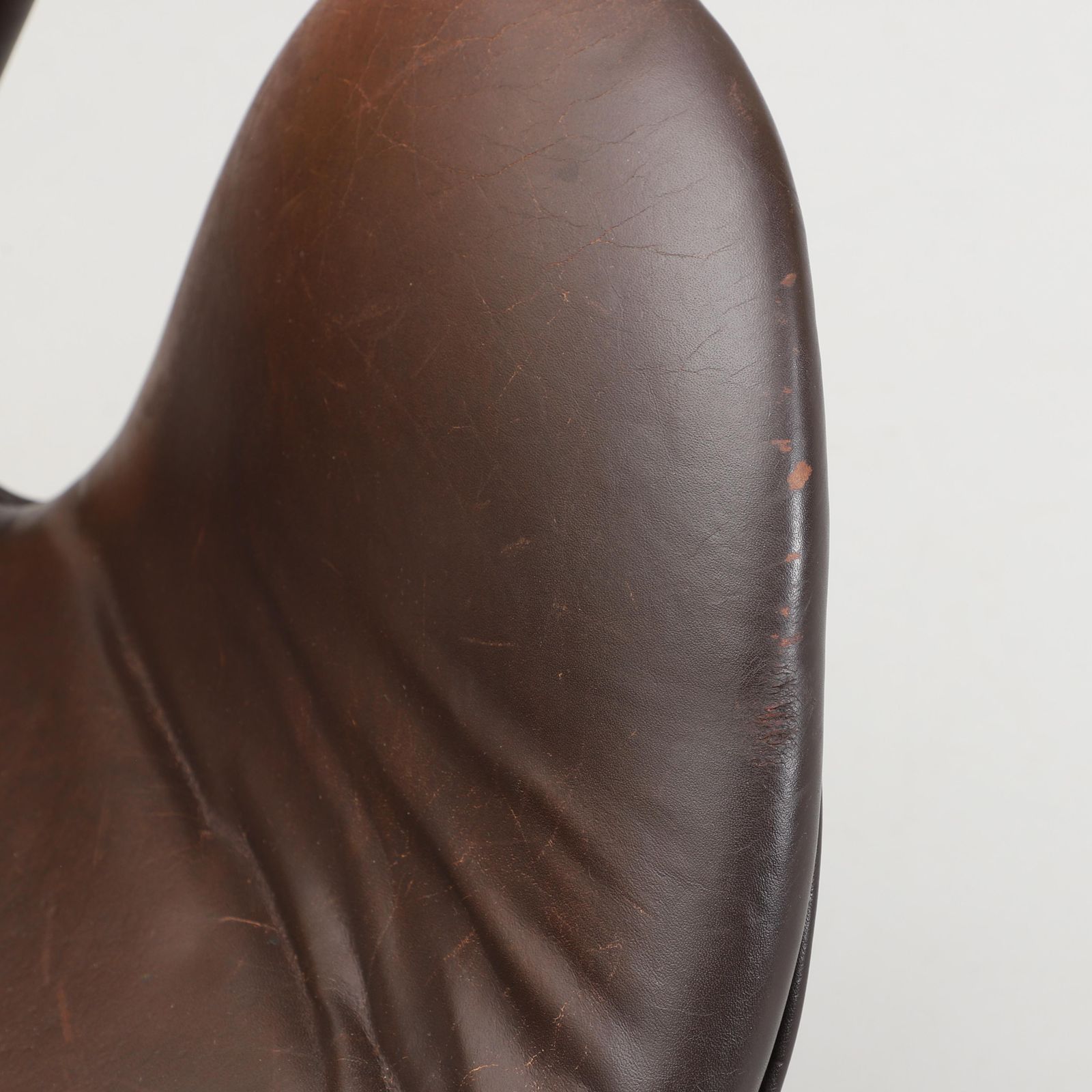 photo vintage Pair Of Arne Jacobsen "Swan“Armchair For Fritz Hansen