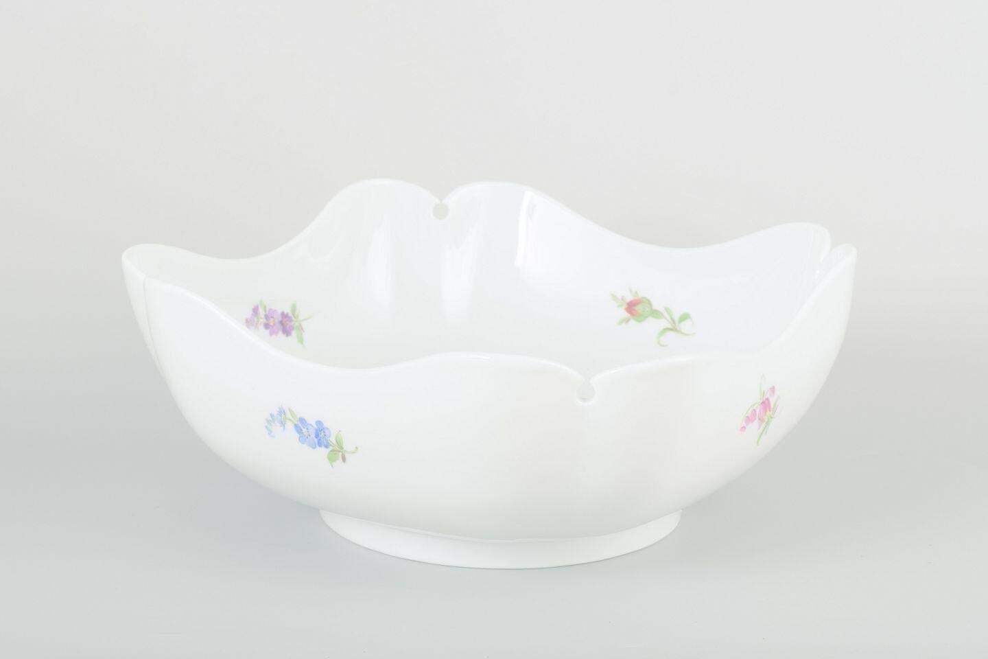Meissen. Vierkante Porseleinen Schaal Met Veelkleurig Bloemendecor. Ca. jaren 1930 photo furniture