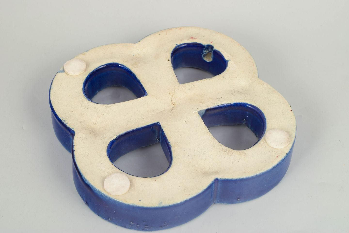 Gustavsberg. Stoneware wandreliëf in organische vorm. Diepblauwe glazuur. Jaren 1960 photo Kunst