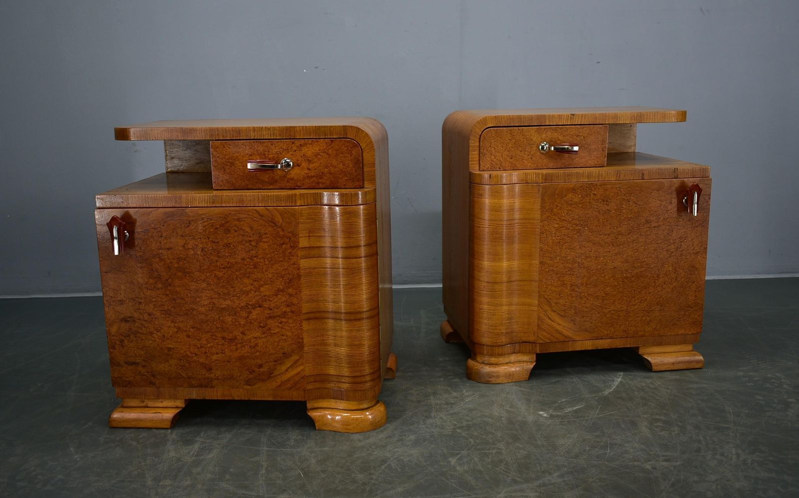Paar art deco nachtkastjes, Tsjecho-Slowakije, 1939 photo furniture