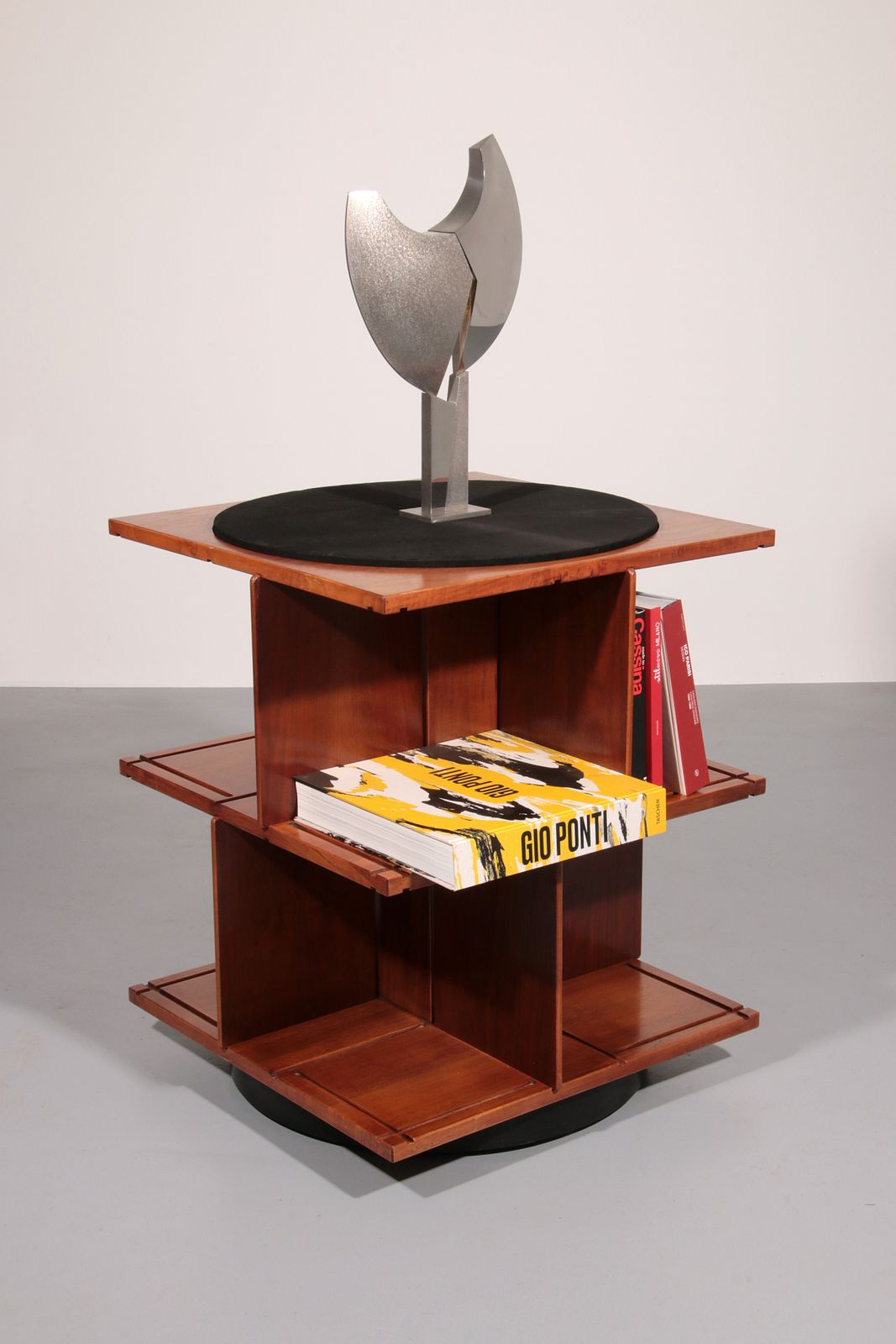 photo vinterior Gianfranco Frattini Revolving Modular Bookcase Model 823,1963 Italy