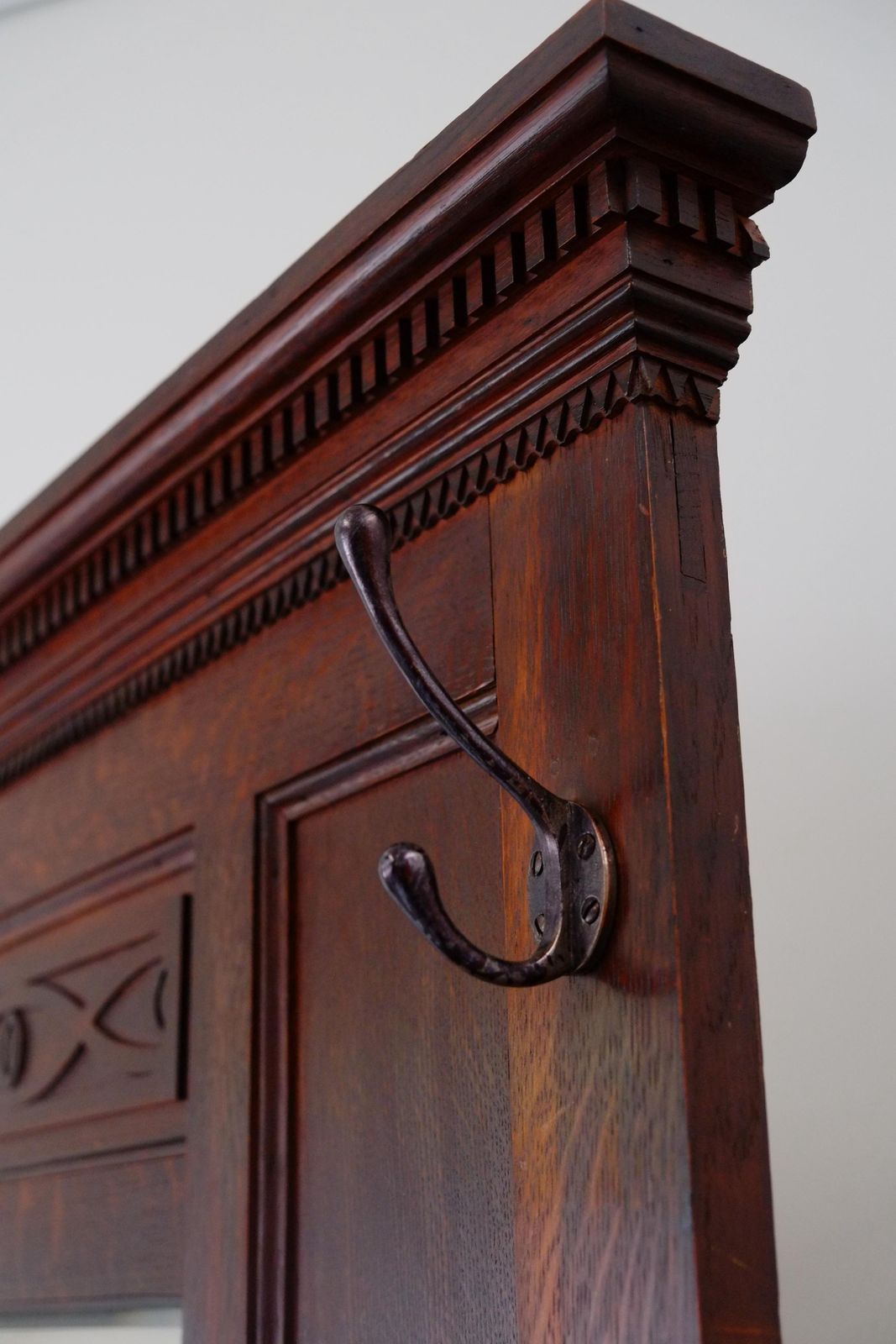 photo furniture Antique Arts And Crafts English Solid Oak Hallway Stand With Drawers