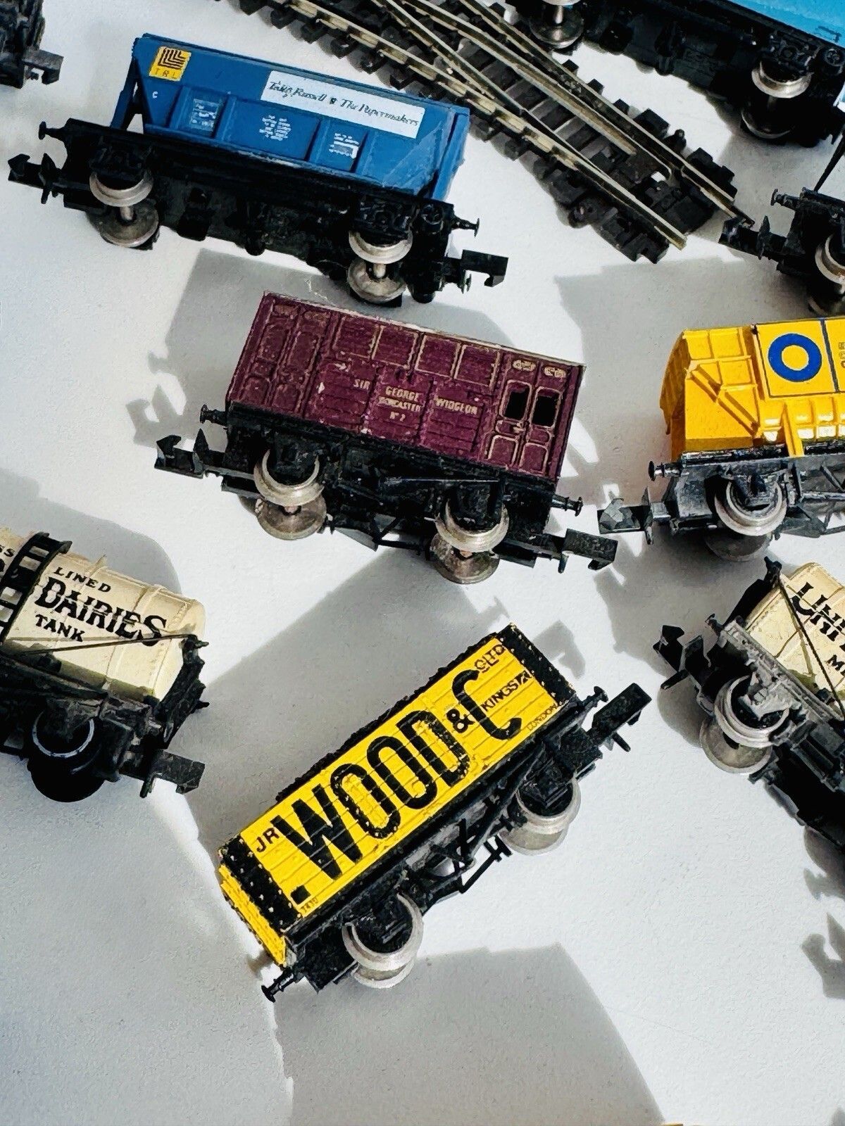 Large Bundle Of Vintage Graham Farish N Gauge Model Railway Freight Wagons photo vinterior