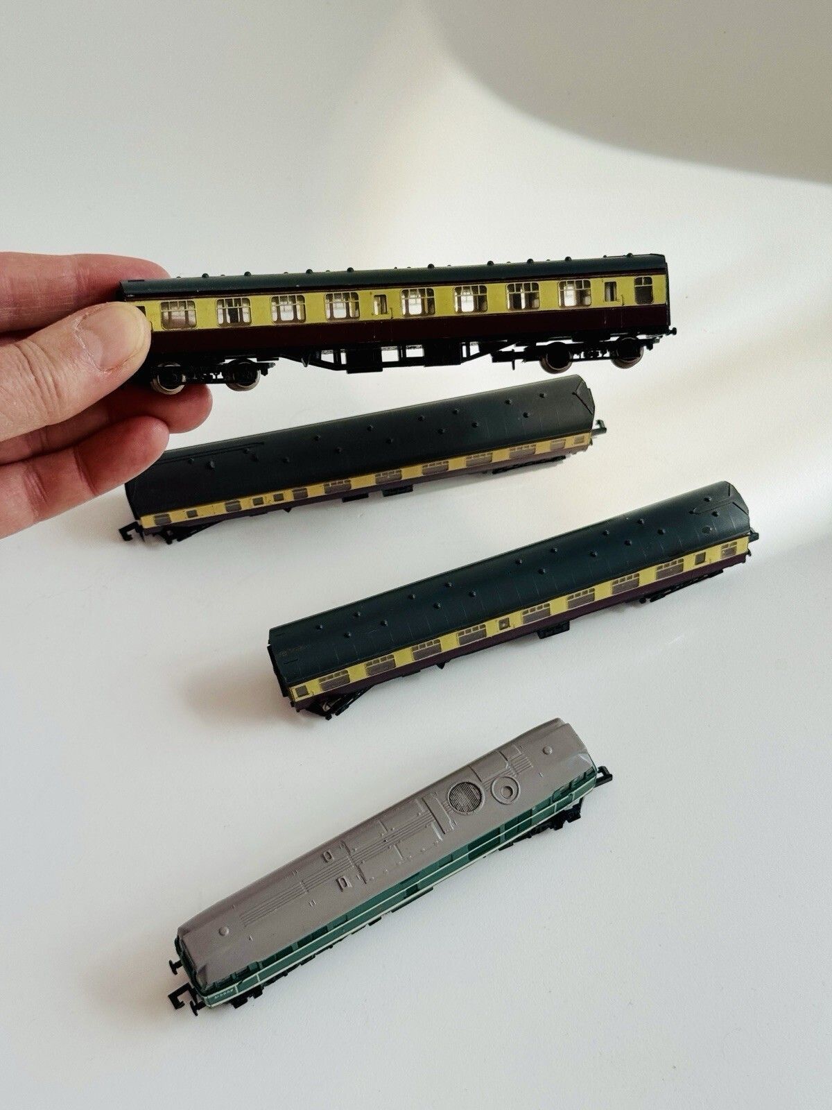 Graham Farish N Gauge British Rail Class 31 Diesel Locomotive & 3 Coaches photo buy