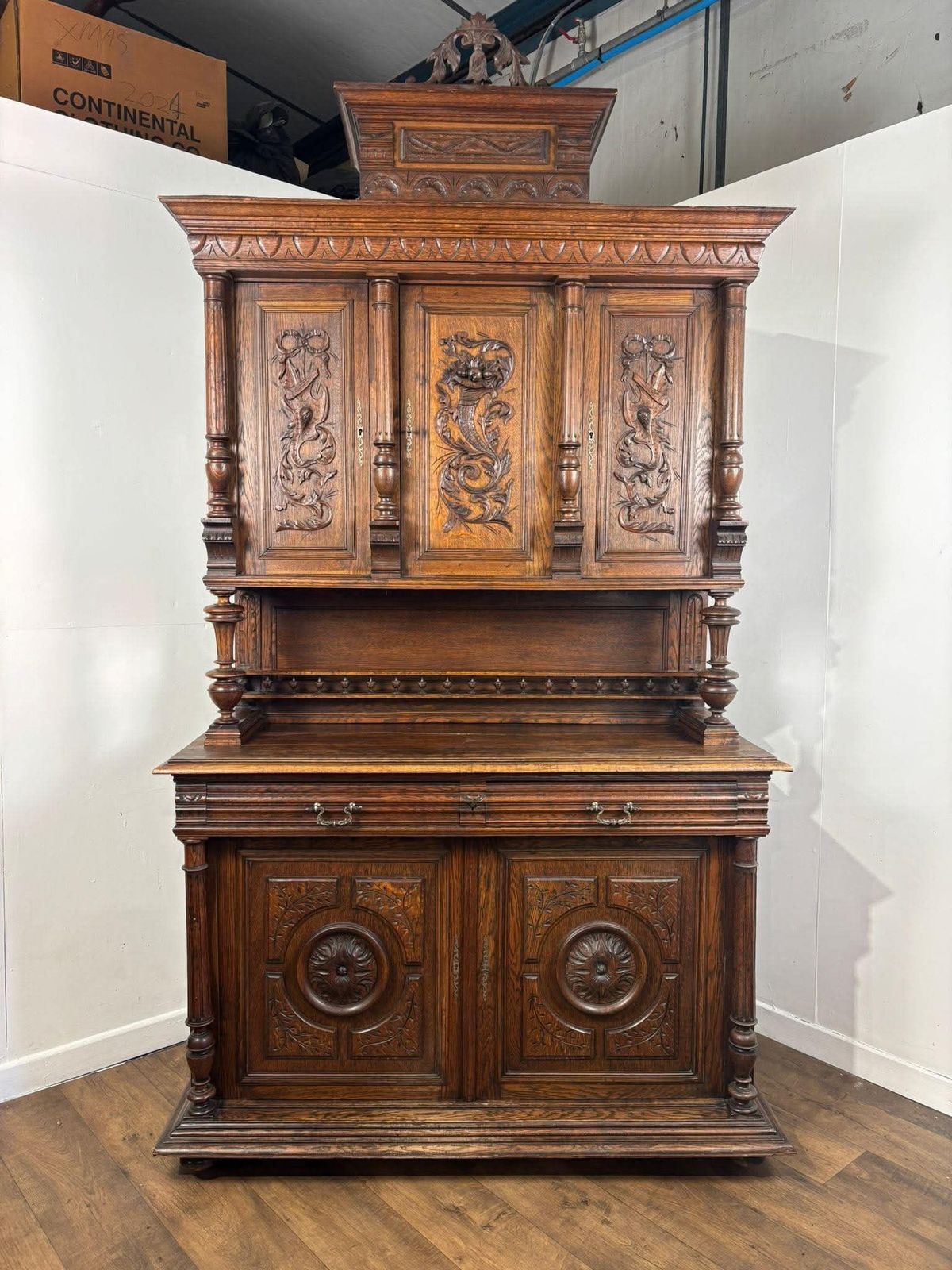photo vintage 19th Century French Renaissance Style Carved Oak Buffet Sideboard