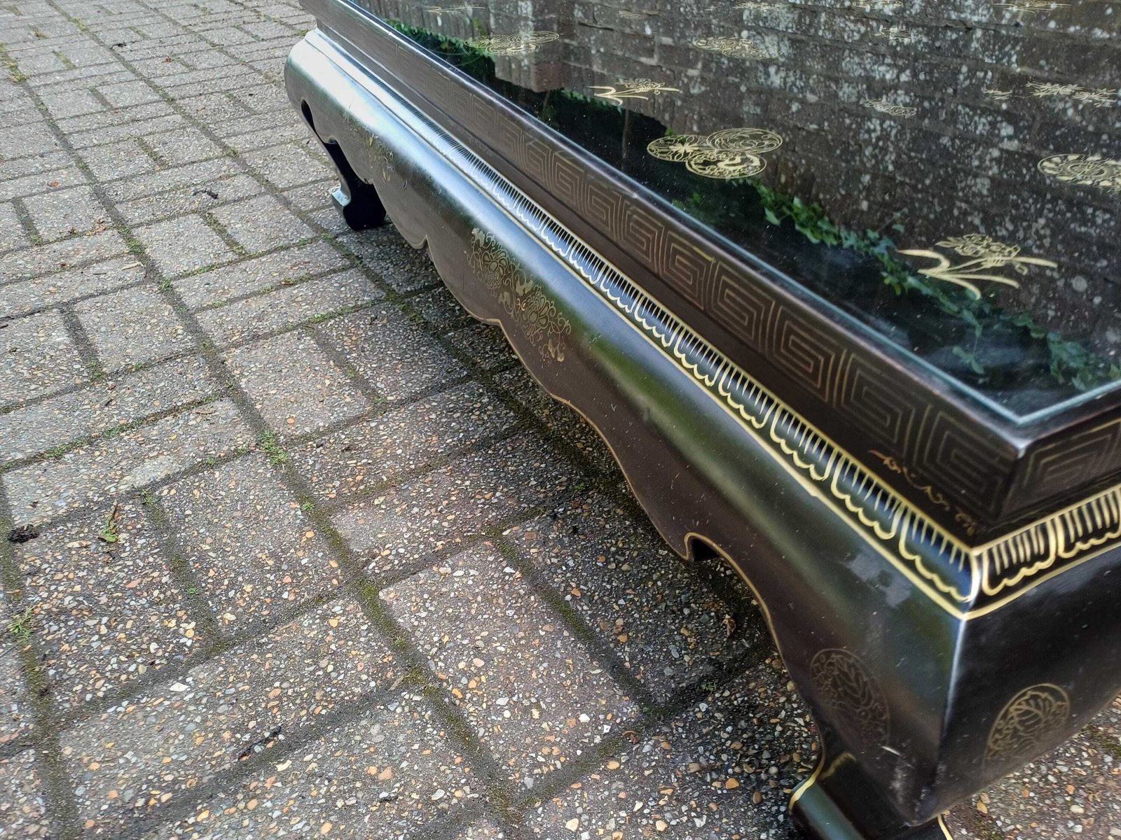 photo vinterior Vintage Chinoiserie Lacquer Coffee Table Oriental Black Gold Low Table Asian Glass Top Free Hand Delivery