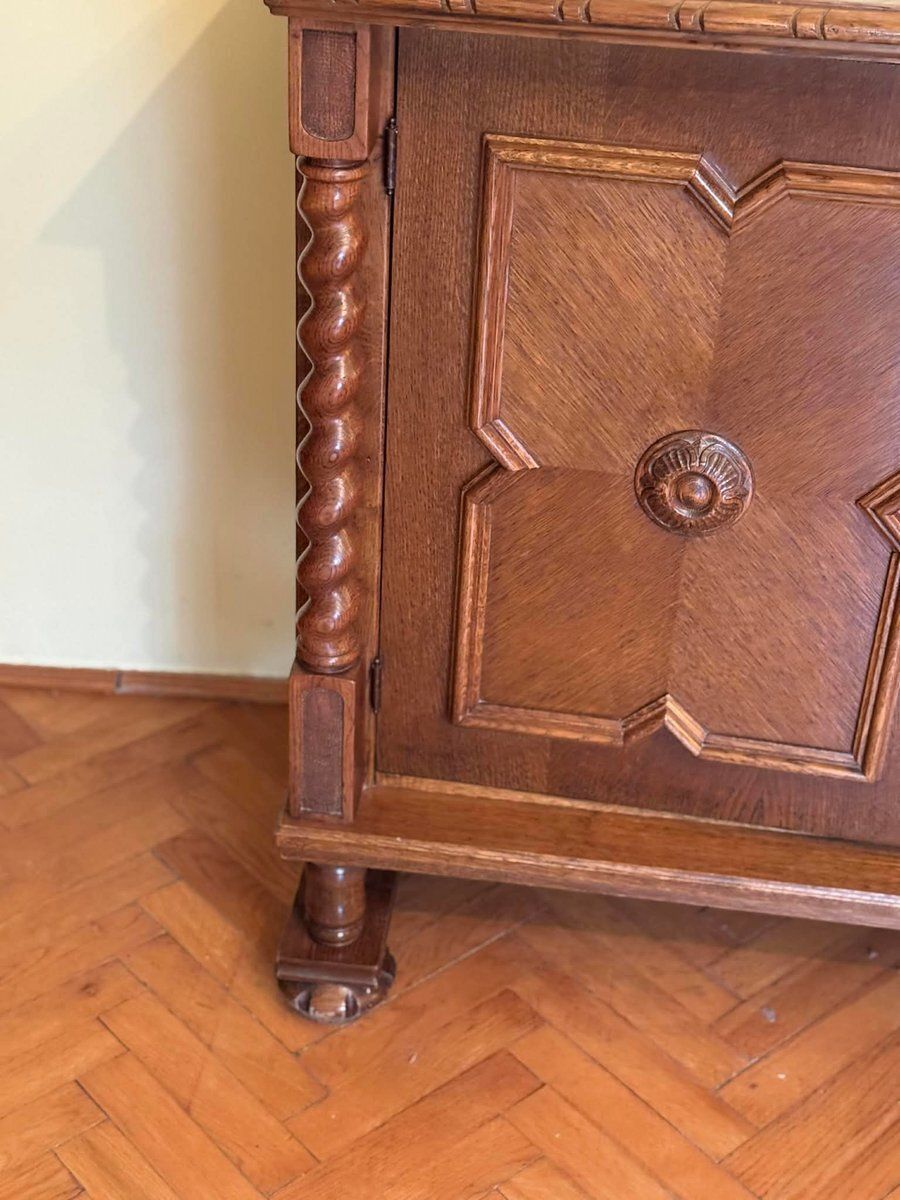 Spaanse stijl eikenhouten kist of dressoir, begin 20e eeuw photo for sale
