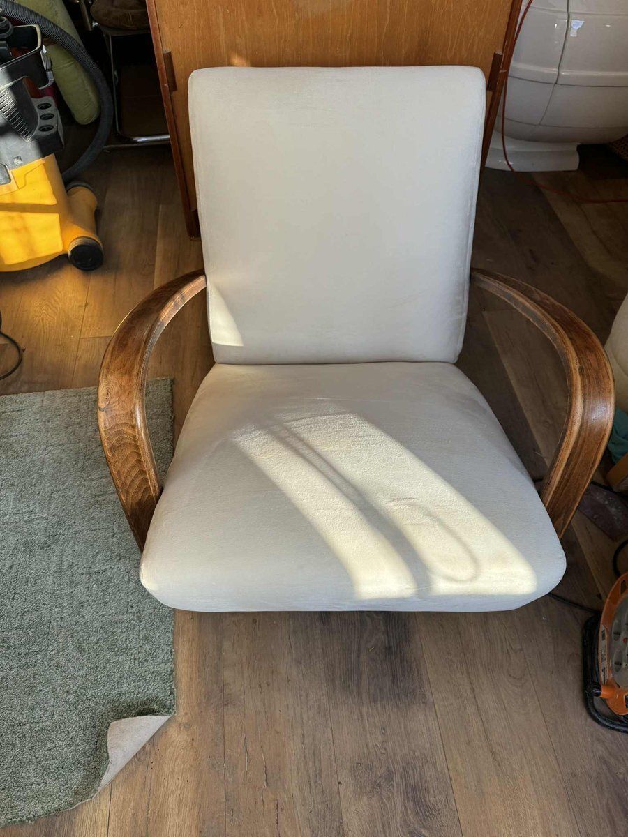 photo furniture Model H 269 Lounge Chair van Jindrich Halabala, jaren 1930