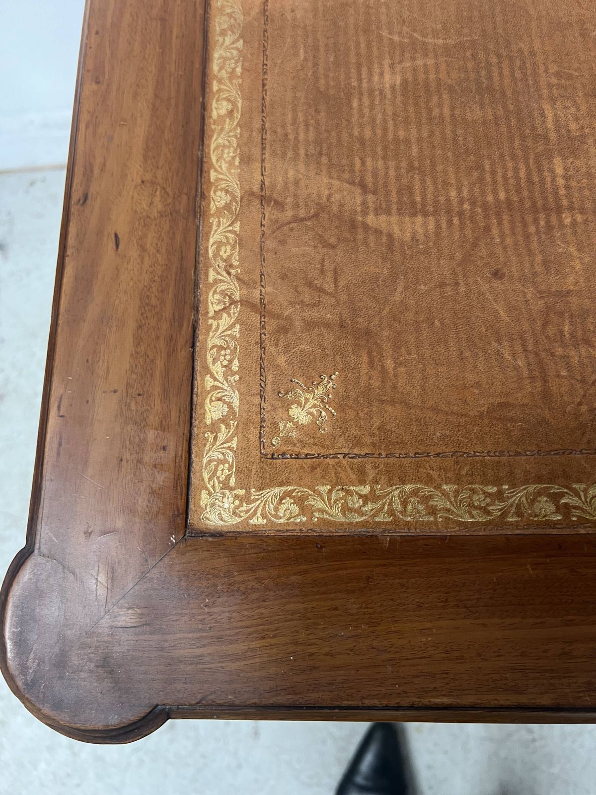 photo furniture Louis XVI Style Walnut Desk From The Late 19th Century.