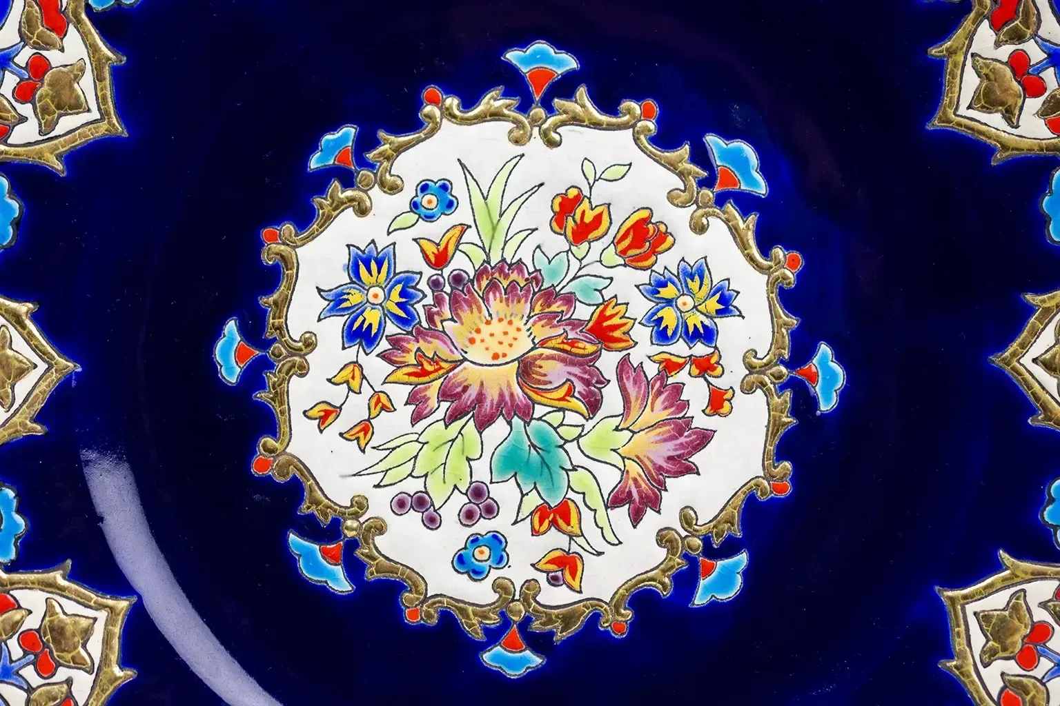 "Renaissance" Bord, Polychroom Bloemendecor Op Sèvresblauw Fond, Verguld, Ontwerp Van Mp Chevallier photo vinterior