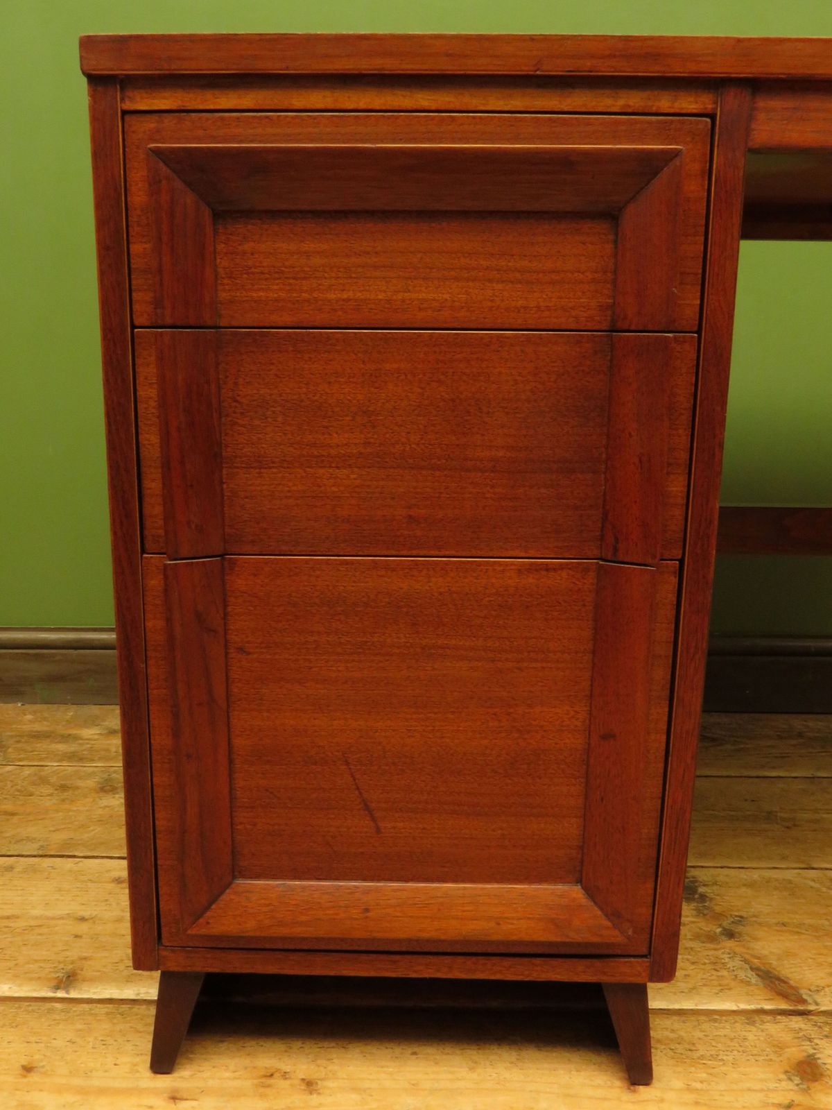 Mid Century Modern Desk By H.L.Hubbell Of Michigan photo vinterior