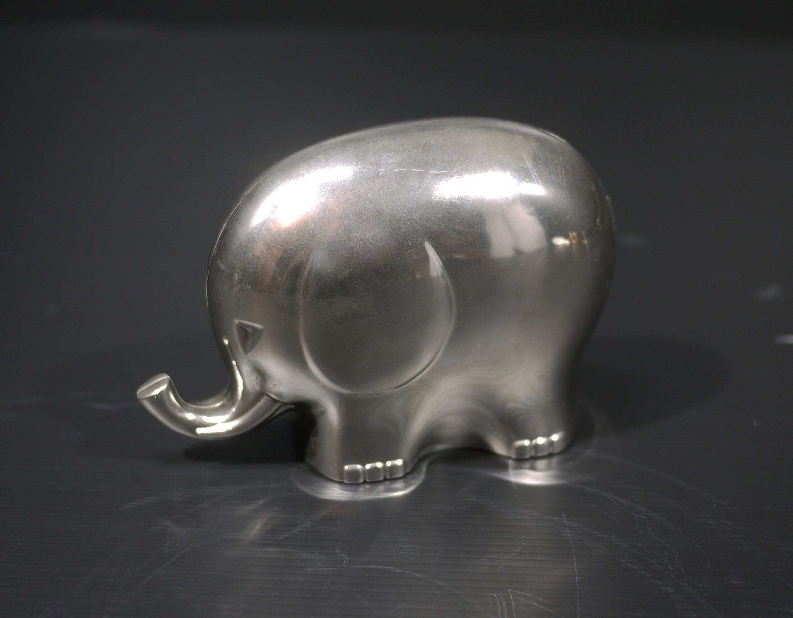 Vintage spaarpot olifant verzilverd metaal mid-century dierensculptuur photo Woonaccessoires