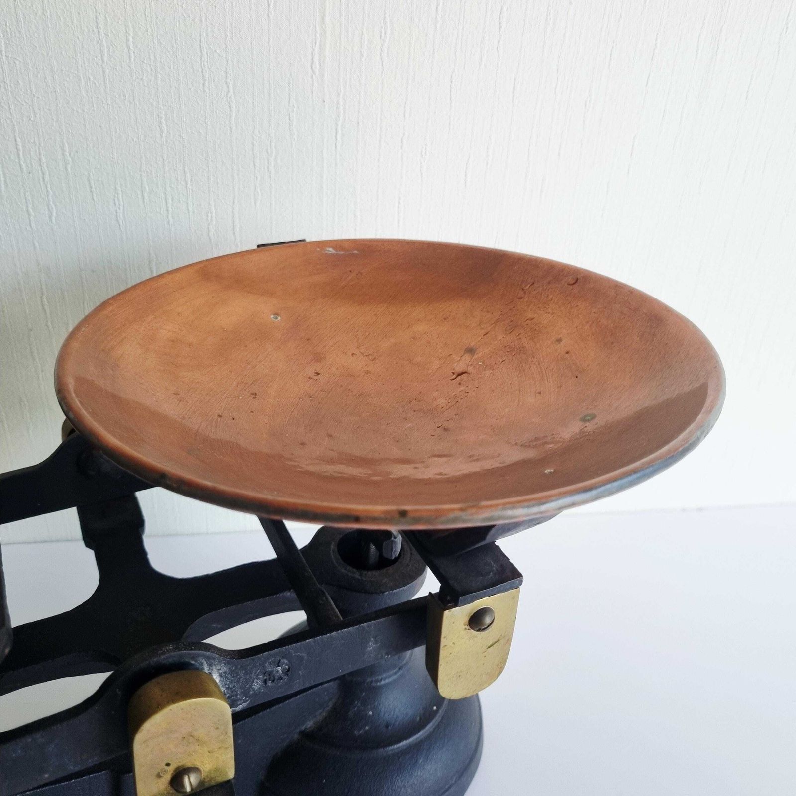 Vintage Cast Iron Kitchen Scales, Complete Set With Weights And Copper Pan, Antique Style Farmhouse Decor photo for sale