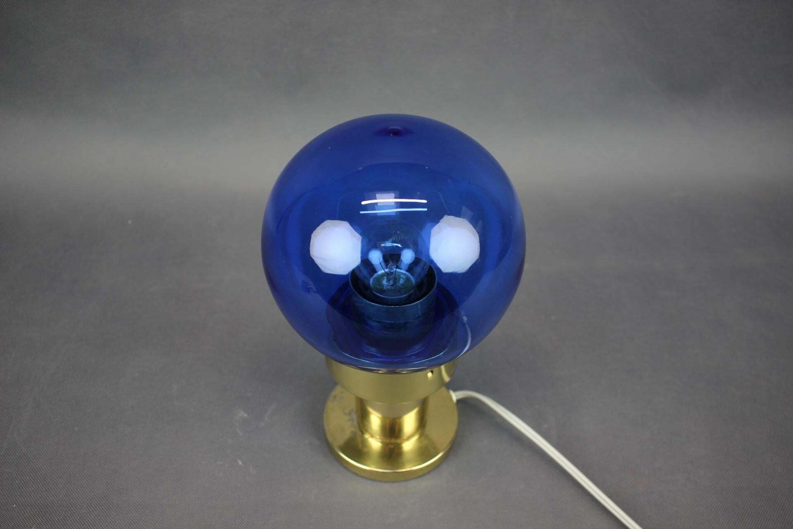Tafellamp van blauw glas en messing, Kamenický Šenov, Tsjecho-Slowakije, jaren 1970 photo for sale