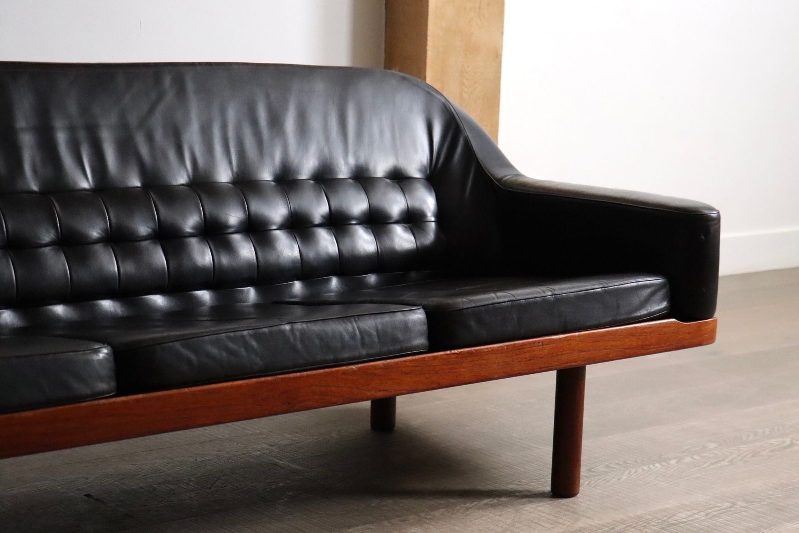 Arne Halvorsen Bank Model '2010' In Zwart Leer, Noorwegen, Ca. Jaren 1960 photo furniture
