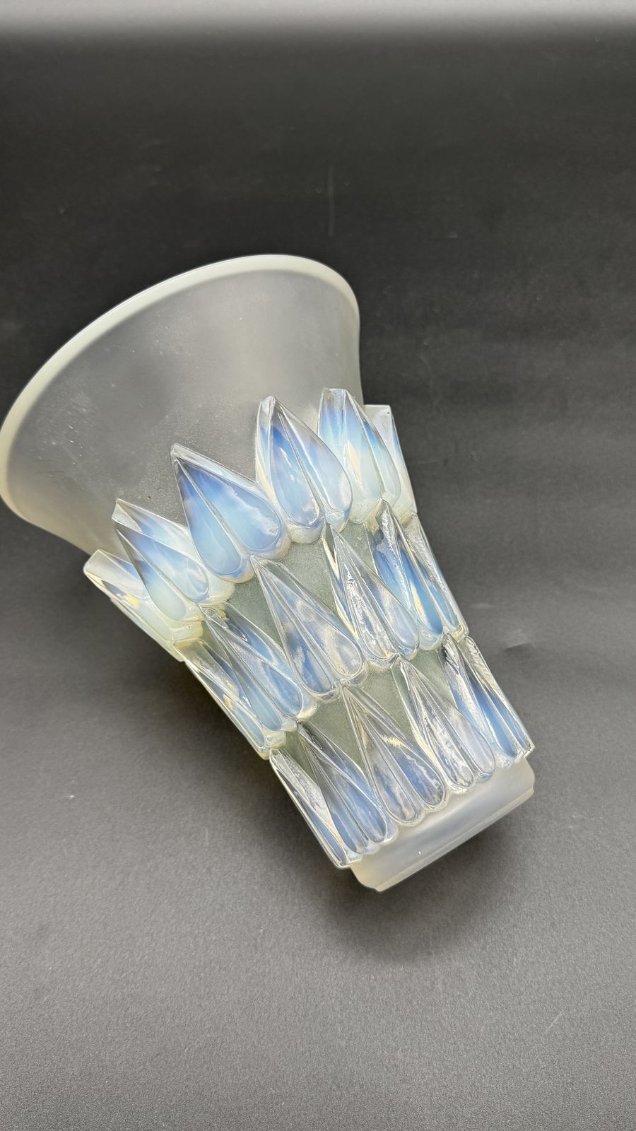 An Opalescent Feuilles Vase By R.Lalique photo buy