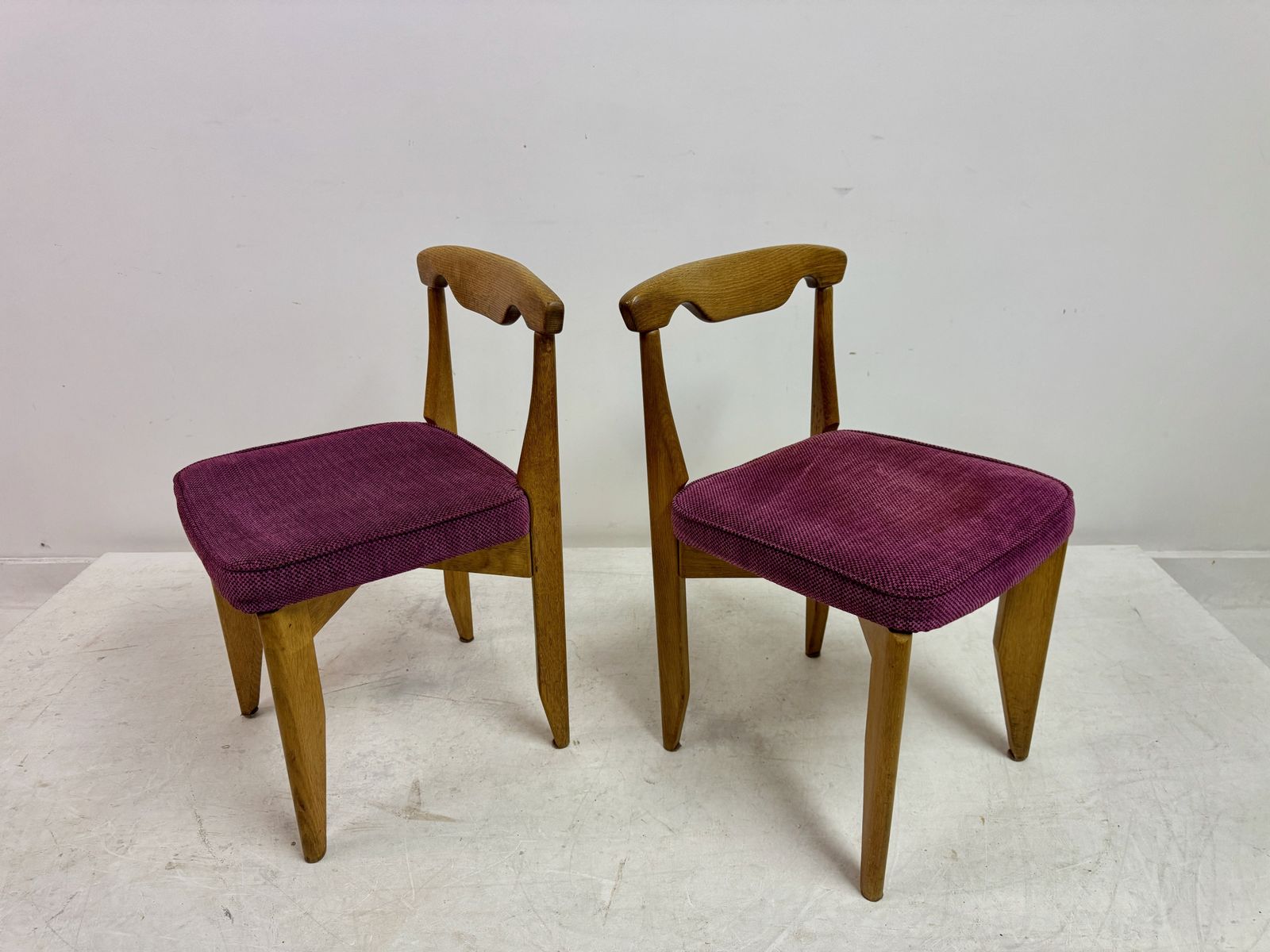 photo vintage Set Of Four Mid Century Oak Dining Chairs By Guillerme Et Chambron