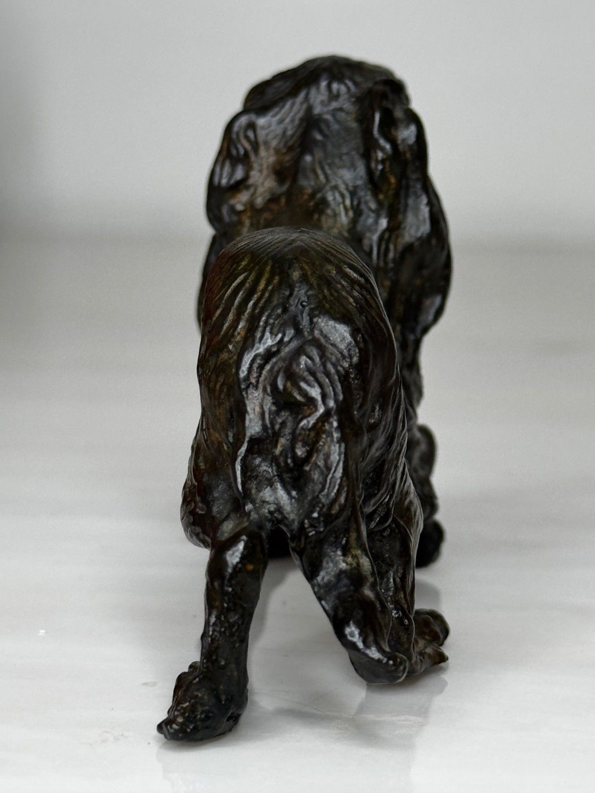 photo furniture Oostenrijks bronzen langharige tekkel in de stijl van Franz Xaver Bergman