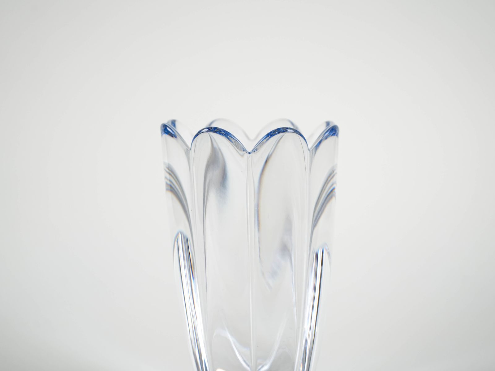 Vase Mayflower en verre, design suédois, années 1960, designer : Jan Johansson, fabricant : Orrefors photo vinterior