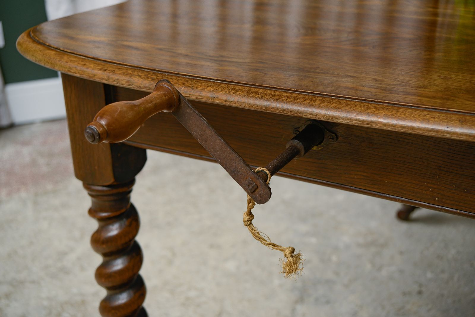 Small Oak Wind Out Extending Dining Table With Barley Twist Legs   140 Cm photo vinterior