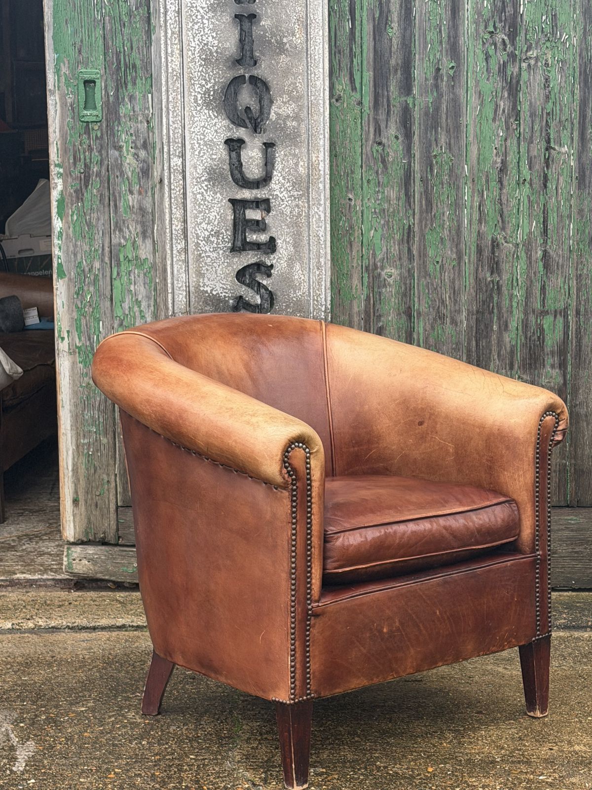 Vintage Leather Club Armchair – Rich Tan Very Good Condition photo Furniture