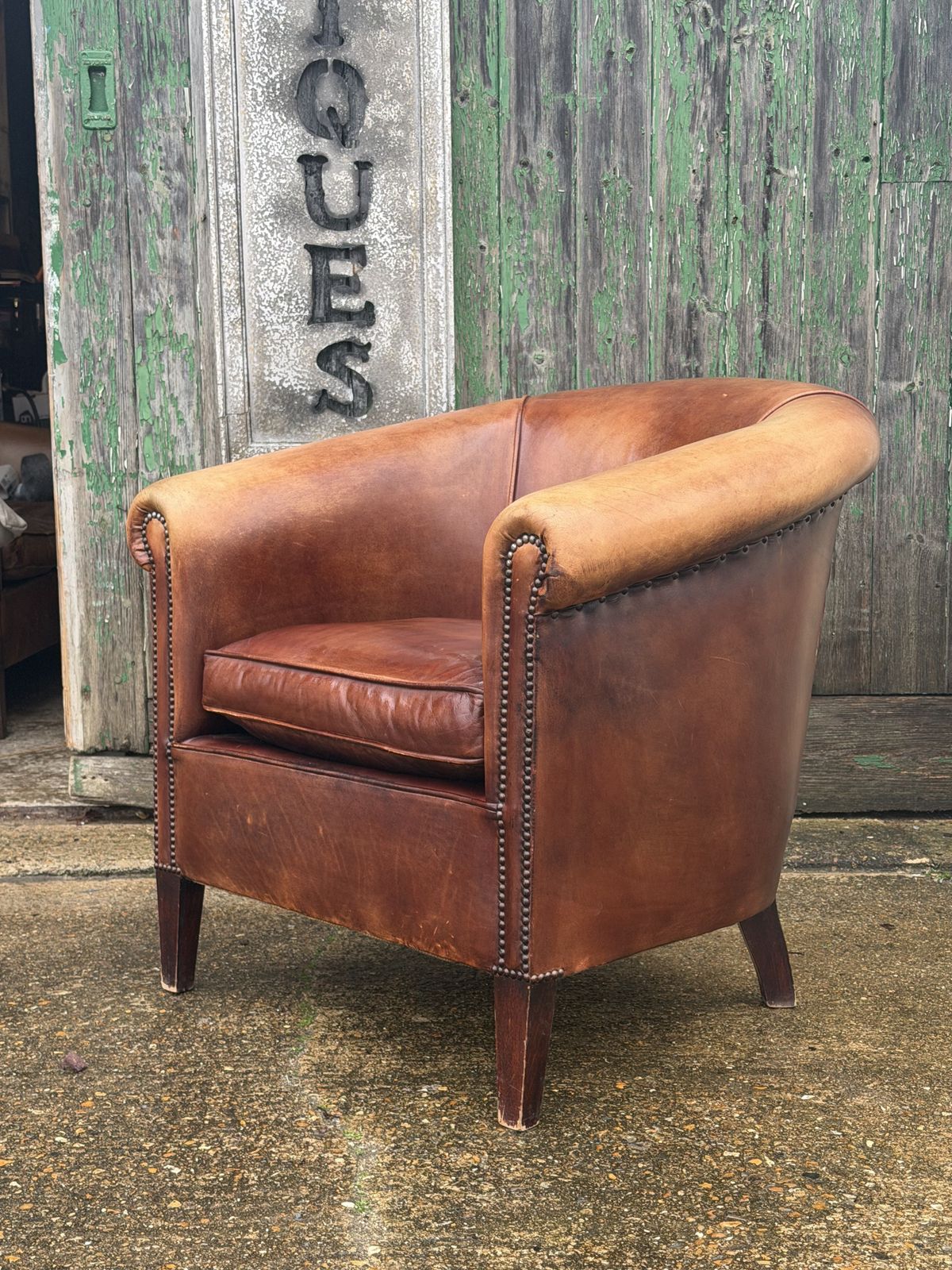 Vintage Leather Club Armchair – Rich Tan Very Good Condition photo 680.0