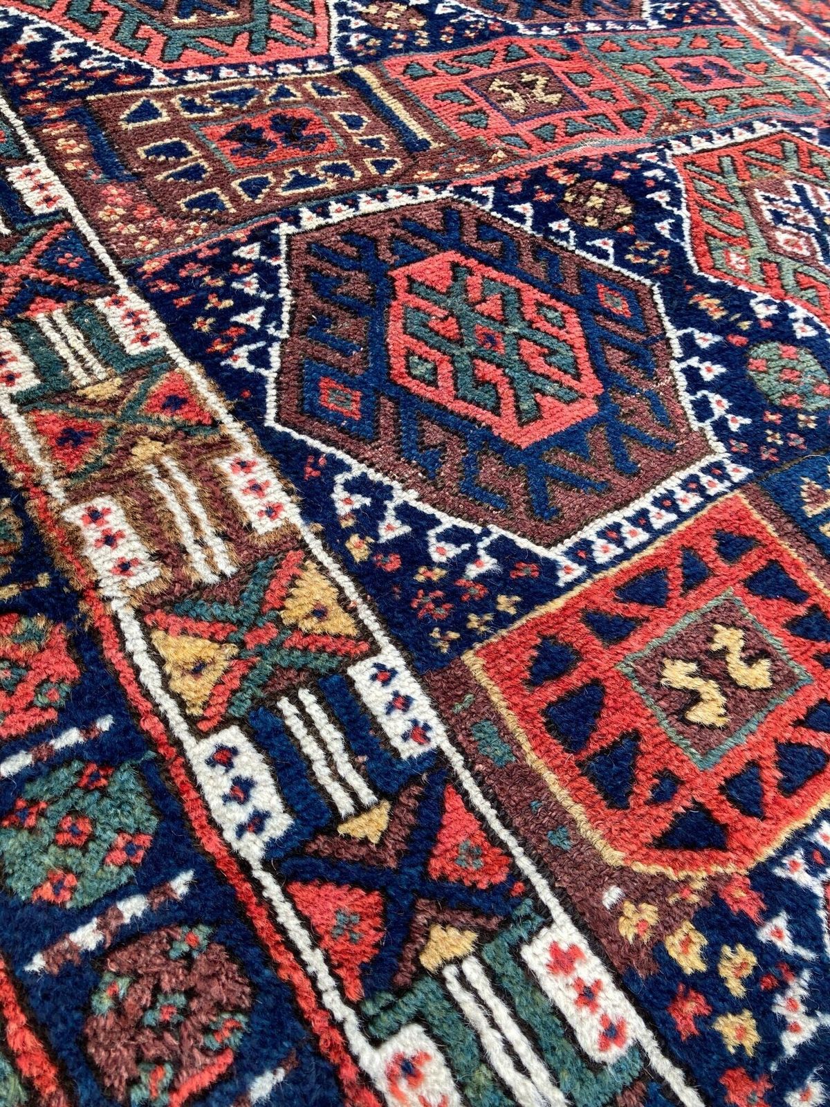 photo vintage Antique Kurdish Rug 1.92m X 1.19m
