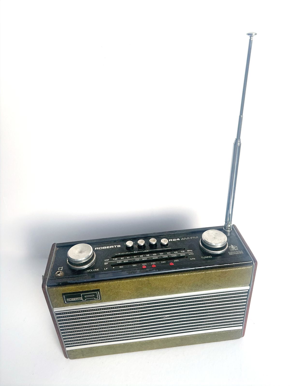 1980's Roberts R24 Am/Pm Portable Transistor Mains/Battery Radio  Green