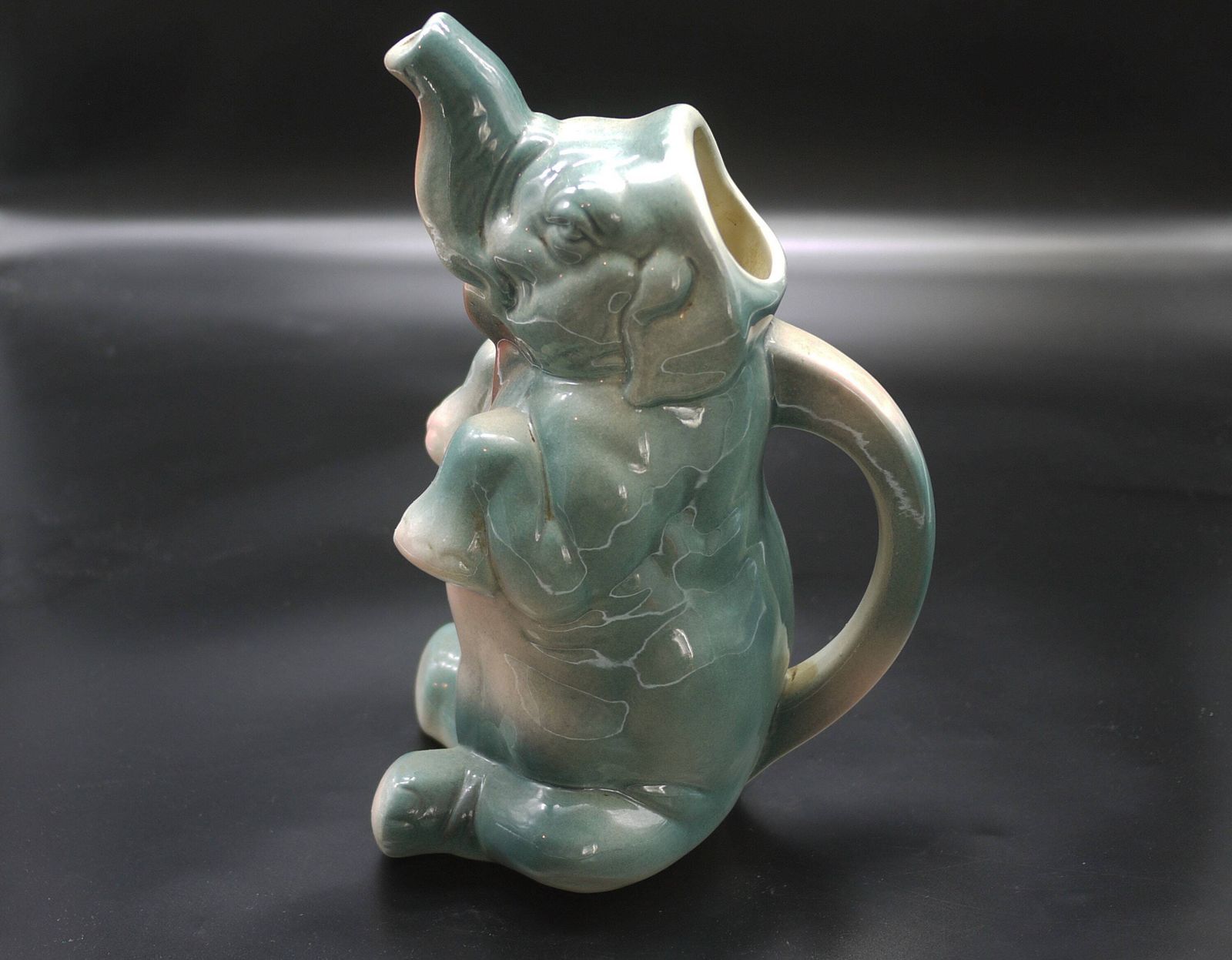 Pichet éléphant en céramique vintage bleue et rose, Saint Clement