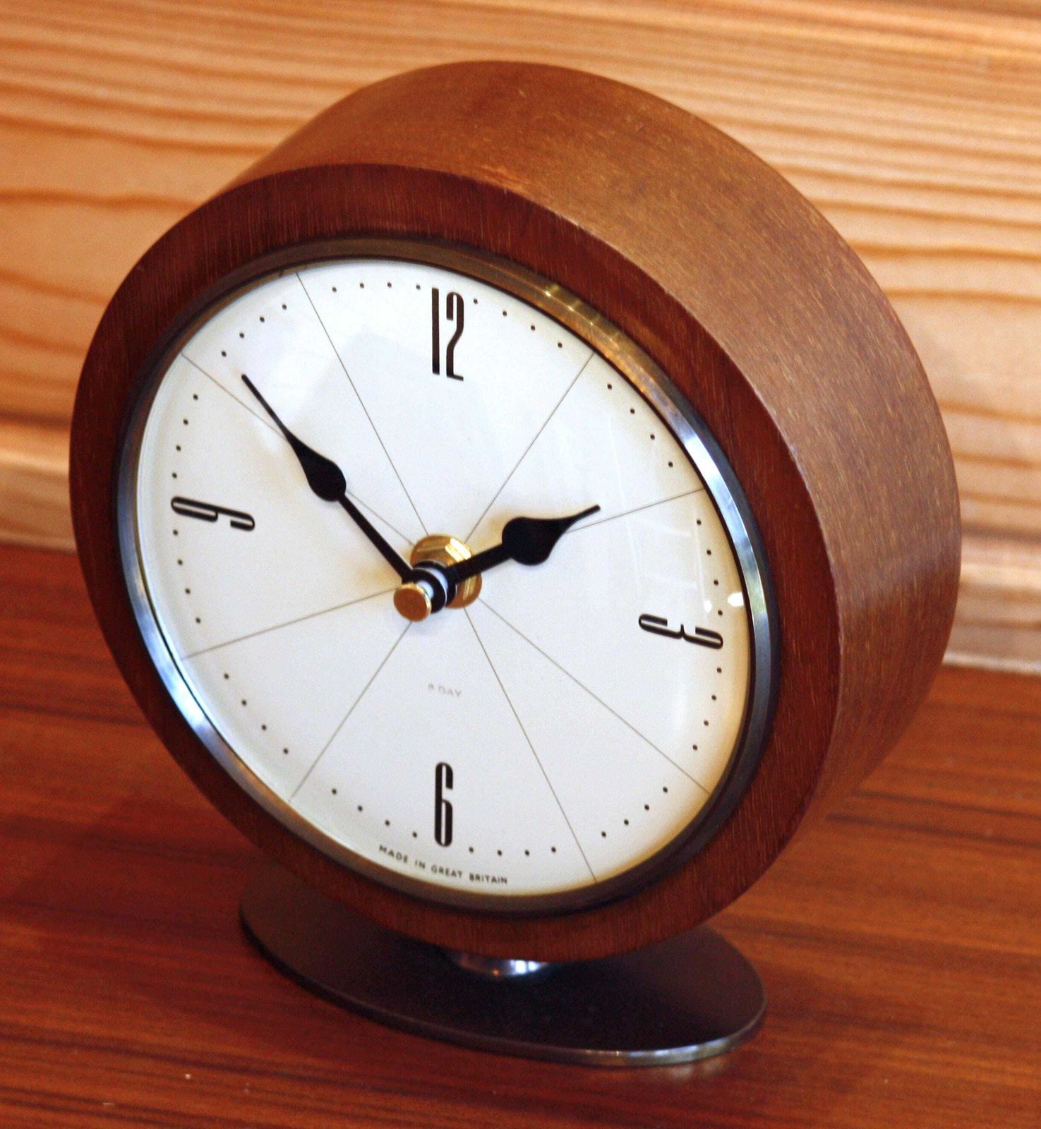 Vintage Wooden Mantel Clock   16cm Retro Mid Century Style Bauhaus Desk Clock Off The Wall Clocks photo furniture